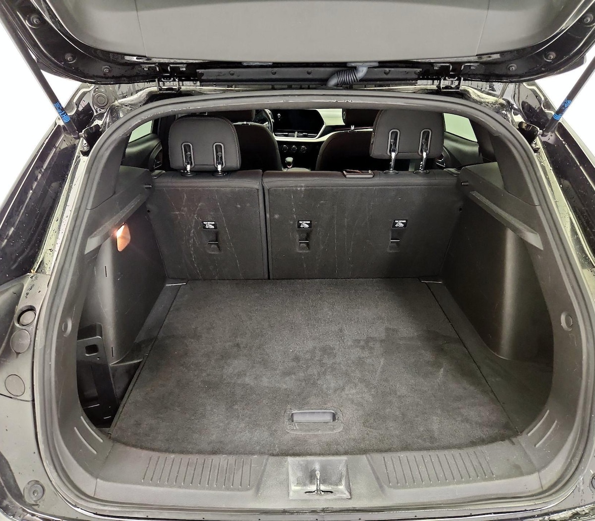 Trunk/Cargo (Seats Up)