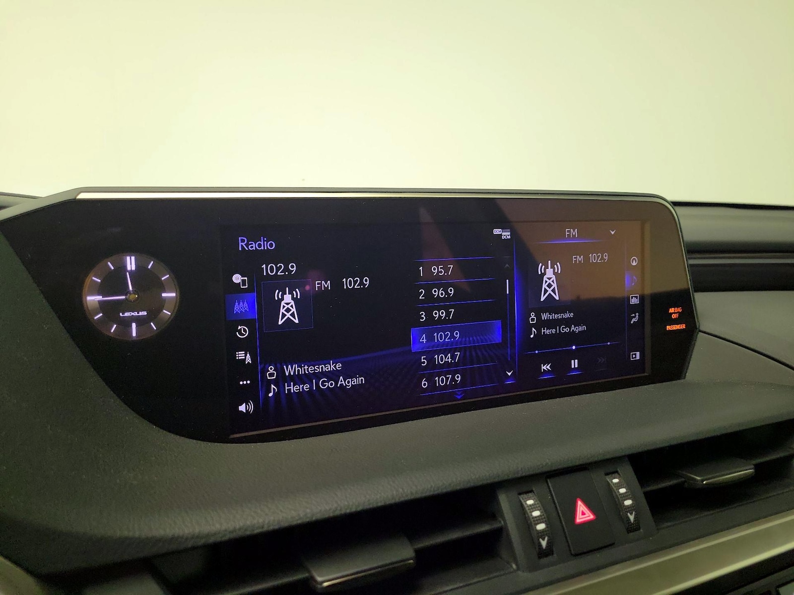 2021 Lexus ES 350 - Photo 17
