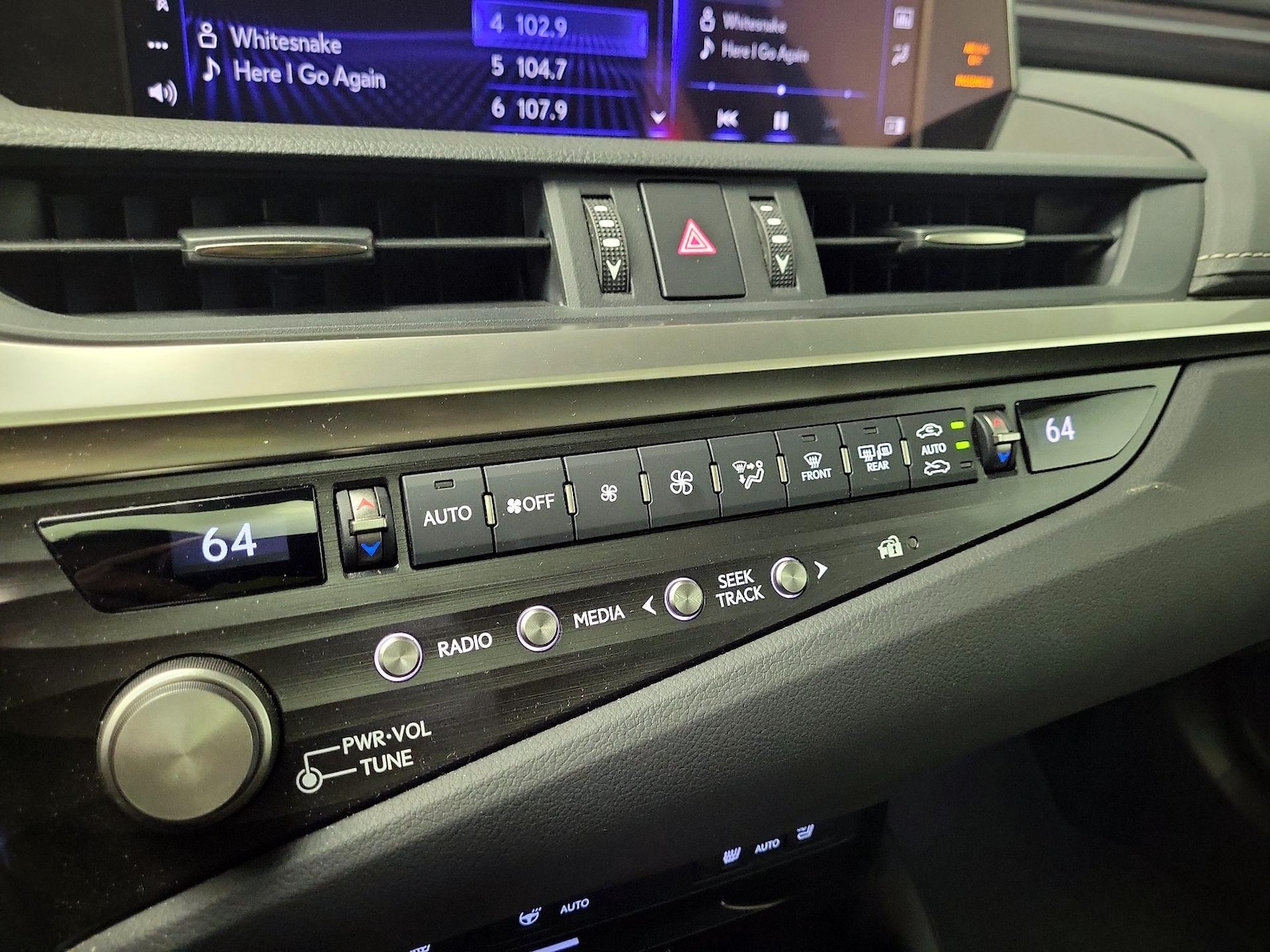 2021 Lexus ES 350 - Photo 18