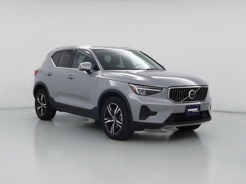 2024 Volvo XC40 B5 Core Dark Theme