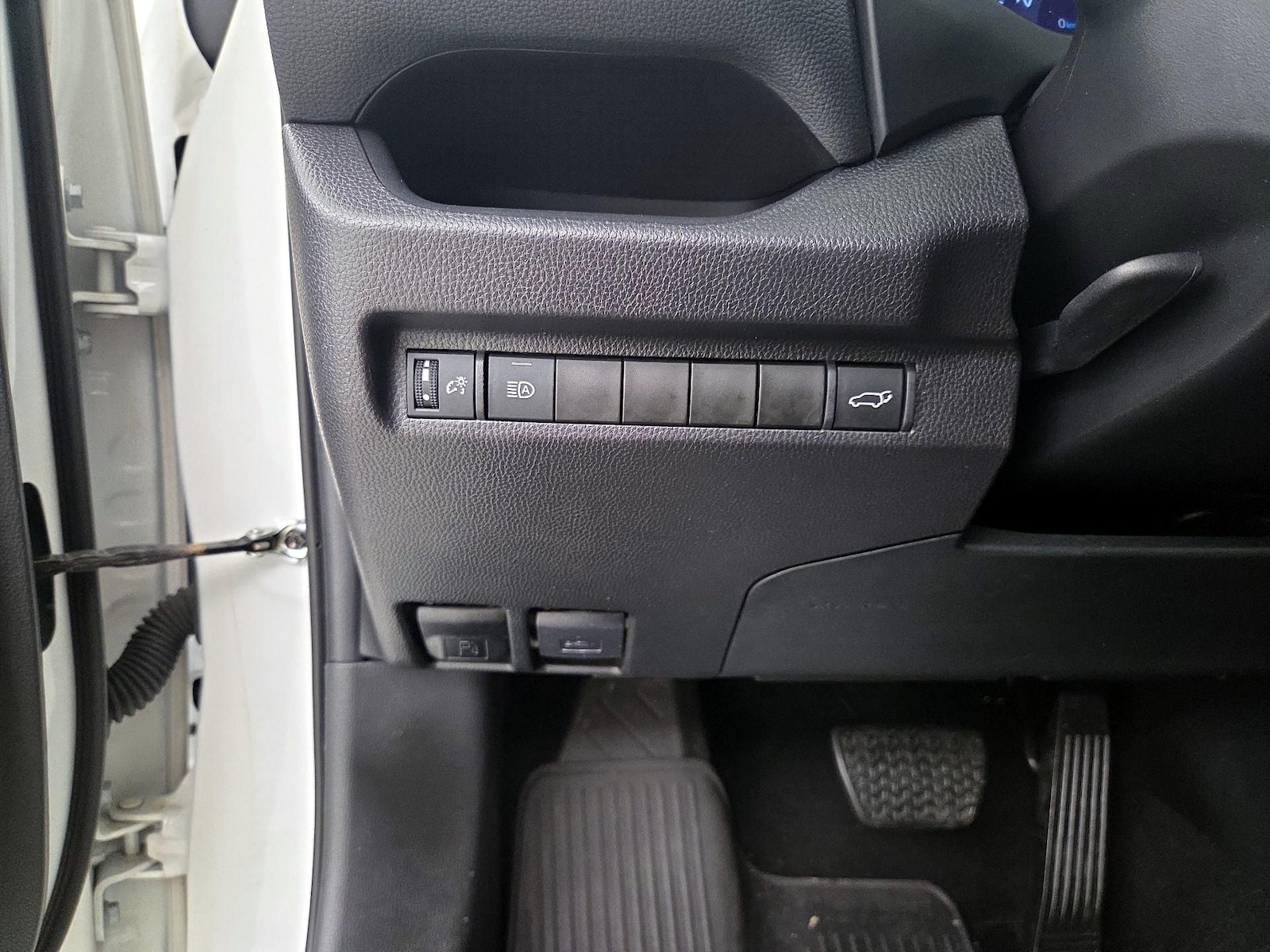 2024 Toyota RAV4 XLE - Photo 14