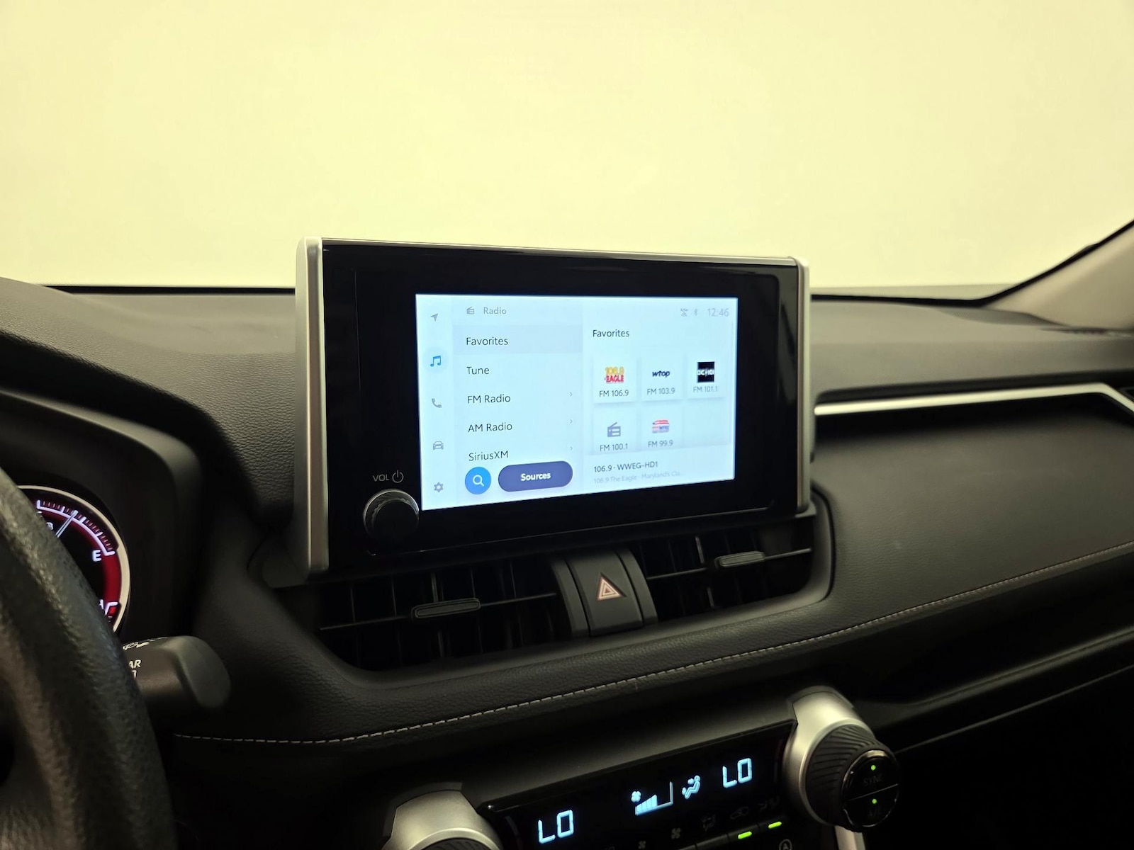 2024 Toyota RAV4 XLE - Photo 16