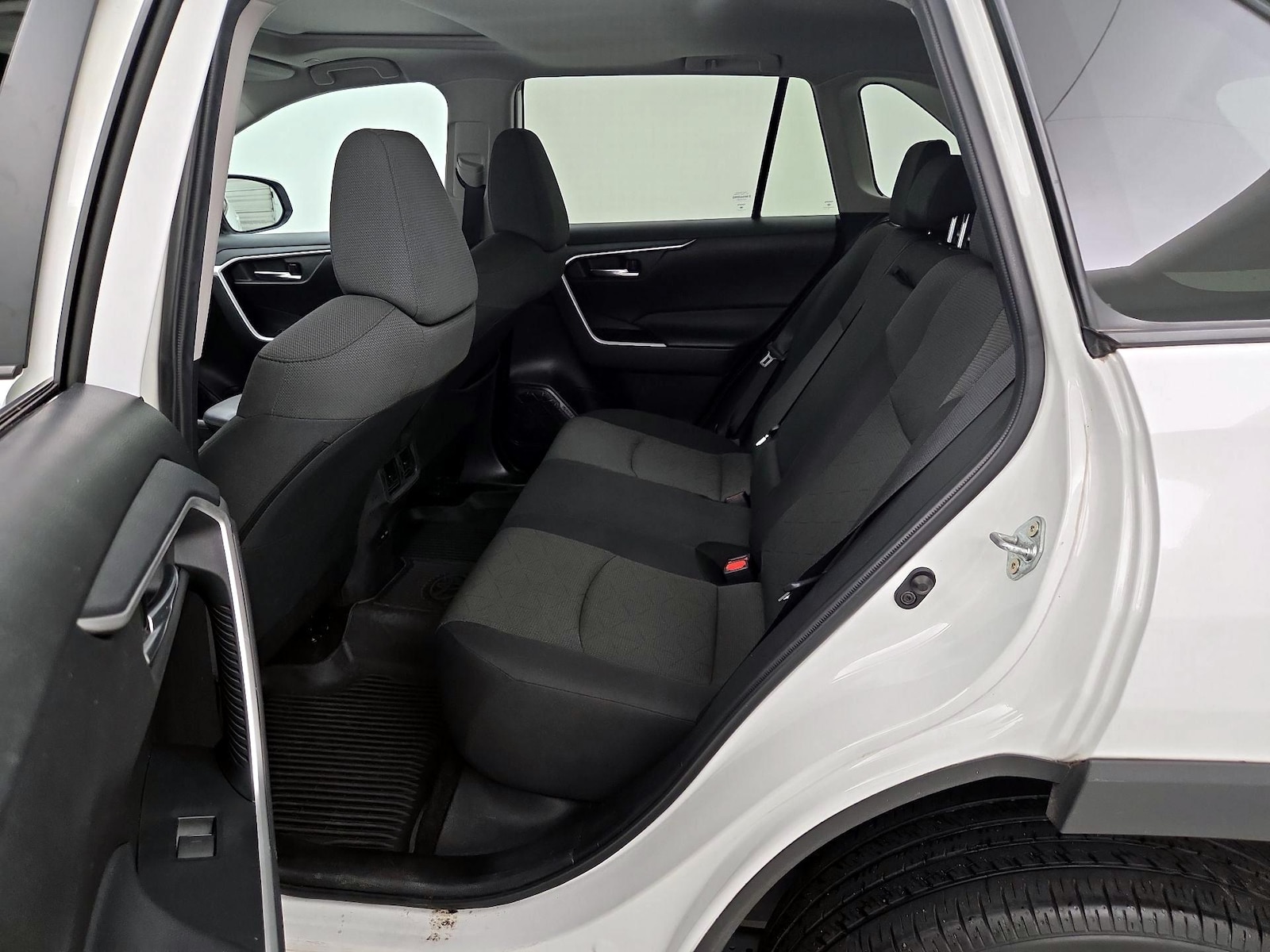 2024 Toyota RAV4 XLE - Photo 21