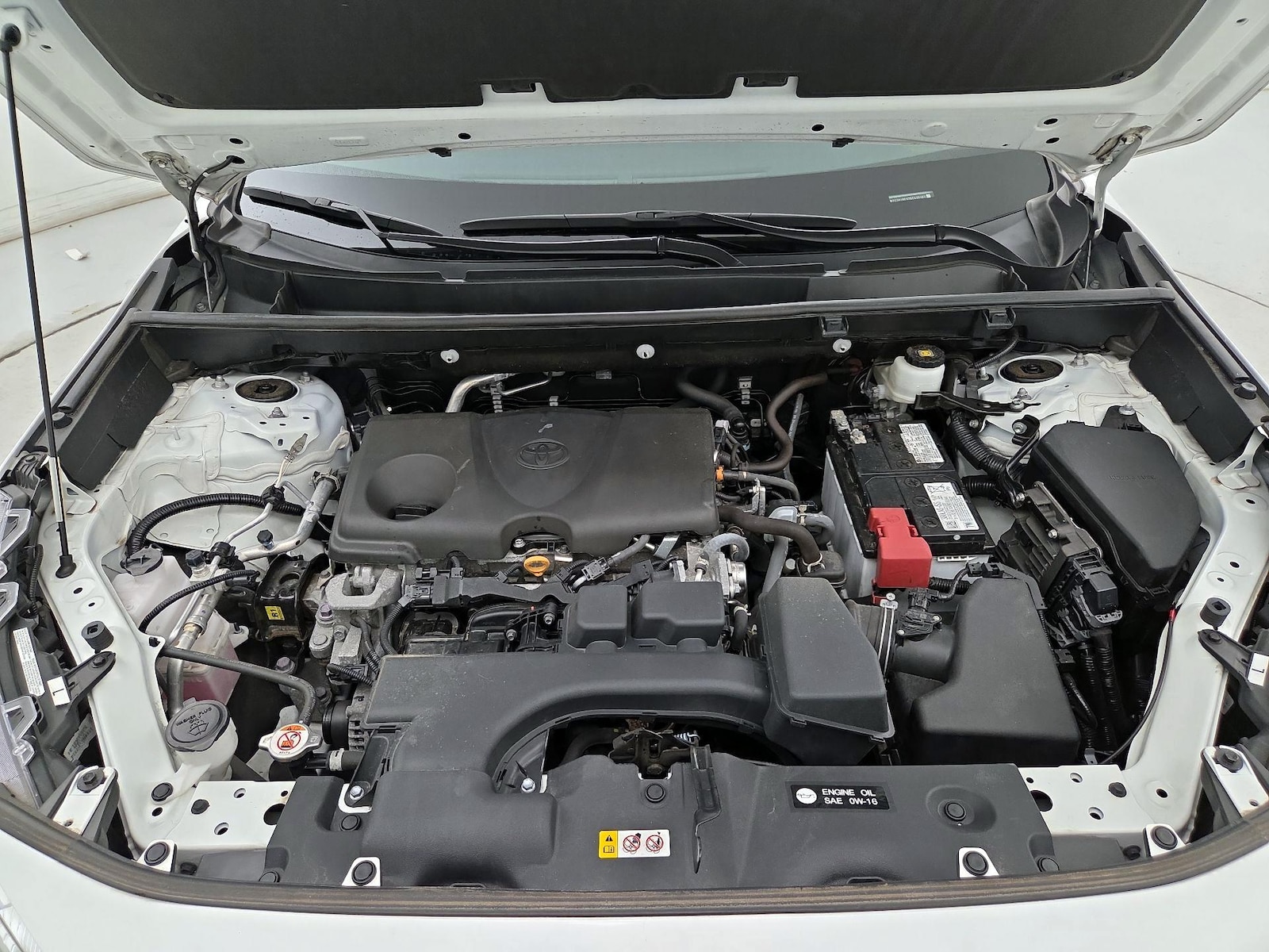 2024 Toyota RAV4 XLE - Photo 23