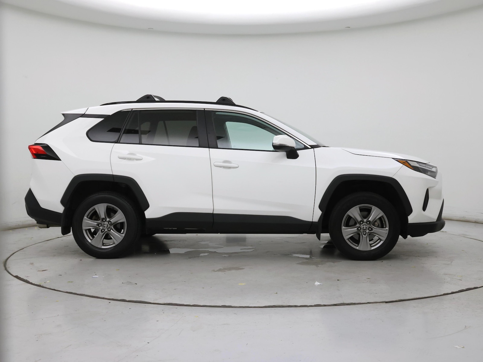 2024 Toyota RAV4 XLE - Photo 8