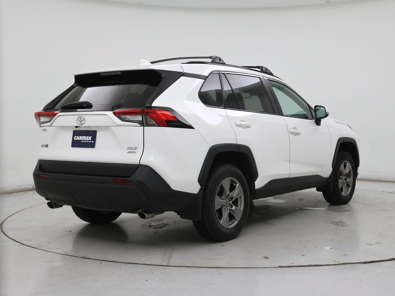 2024 Toyota RAV4 XLE - Photo 9