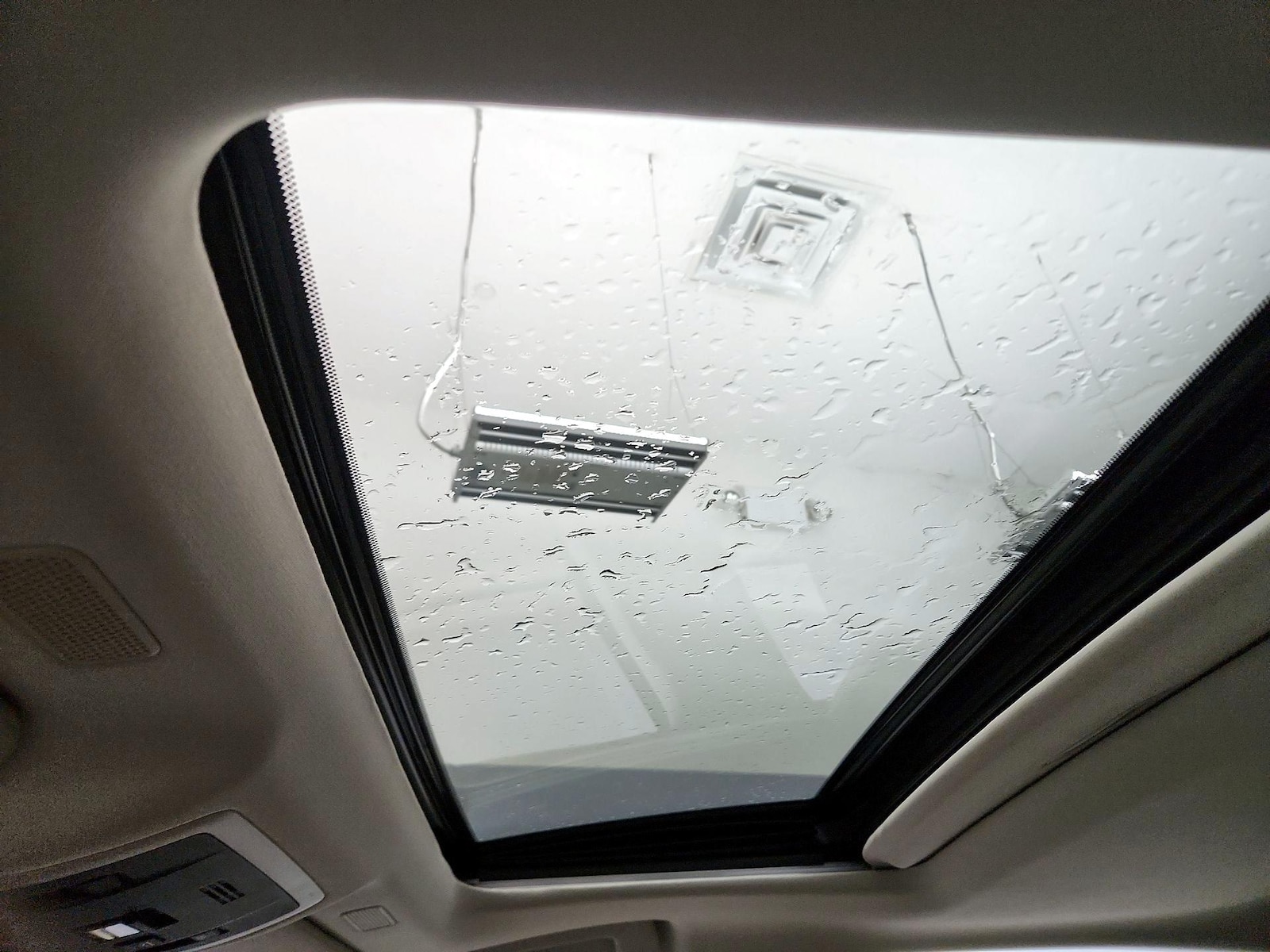 Sunroof(s) & Overhead Airbags