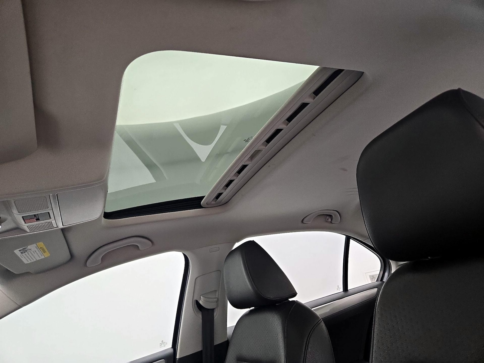 Sunroof(s) & Overhead Airbags