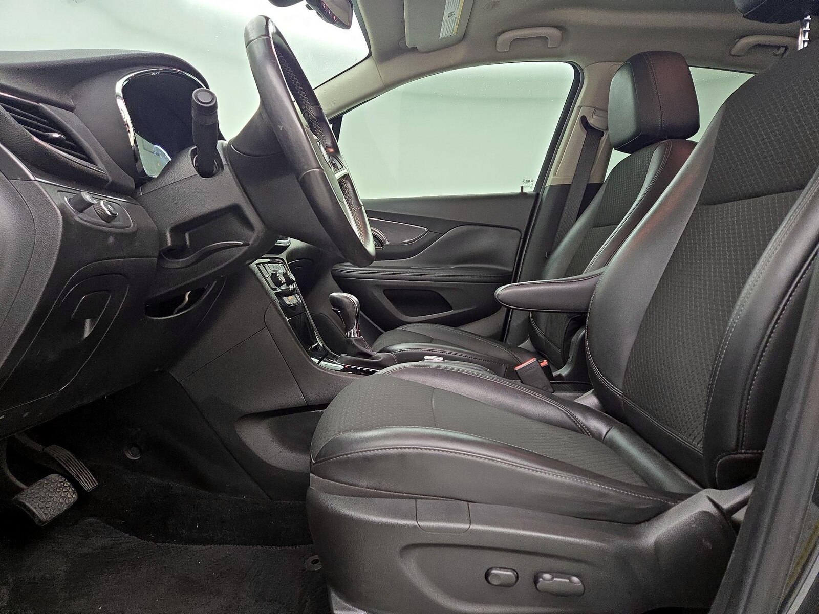 Power Seat(s) & Side Airbags