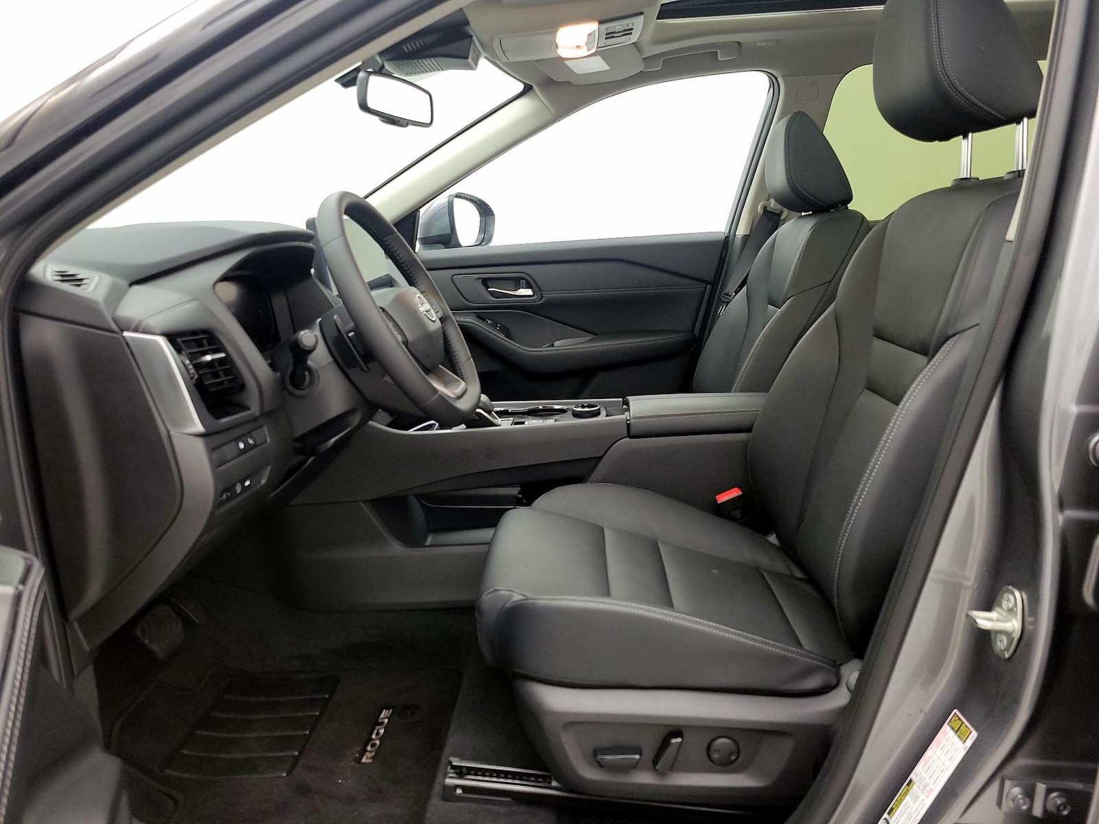2025 Nissan Rogue SL - Photo 12