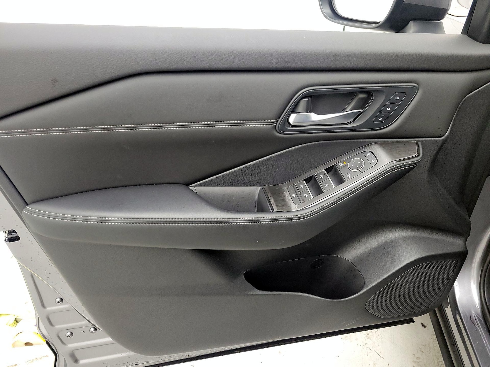 2025 Nissan Rogue SL - Photo 13