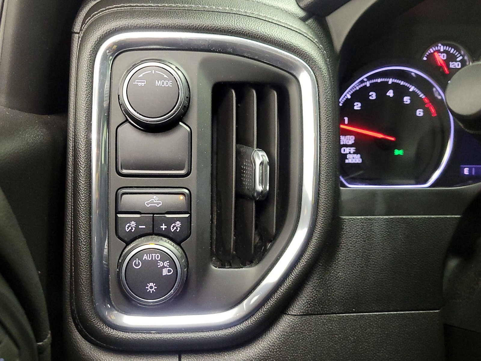 2020 Chevrolet Silverado 1500 LT - Photo 14