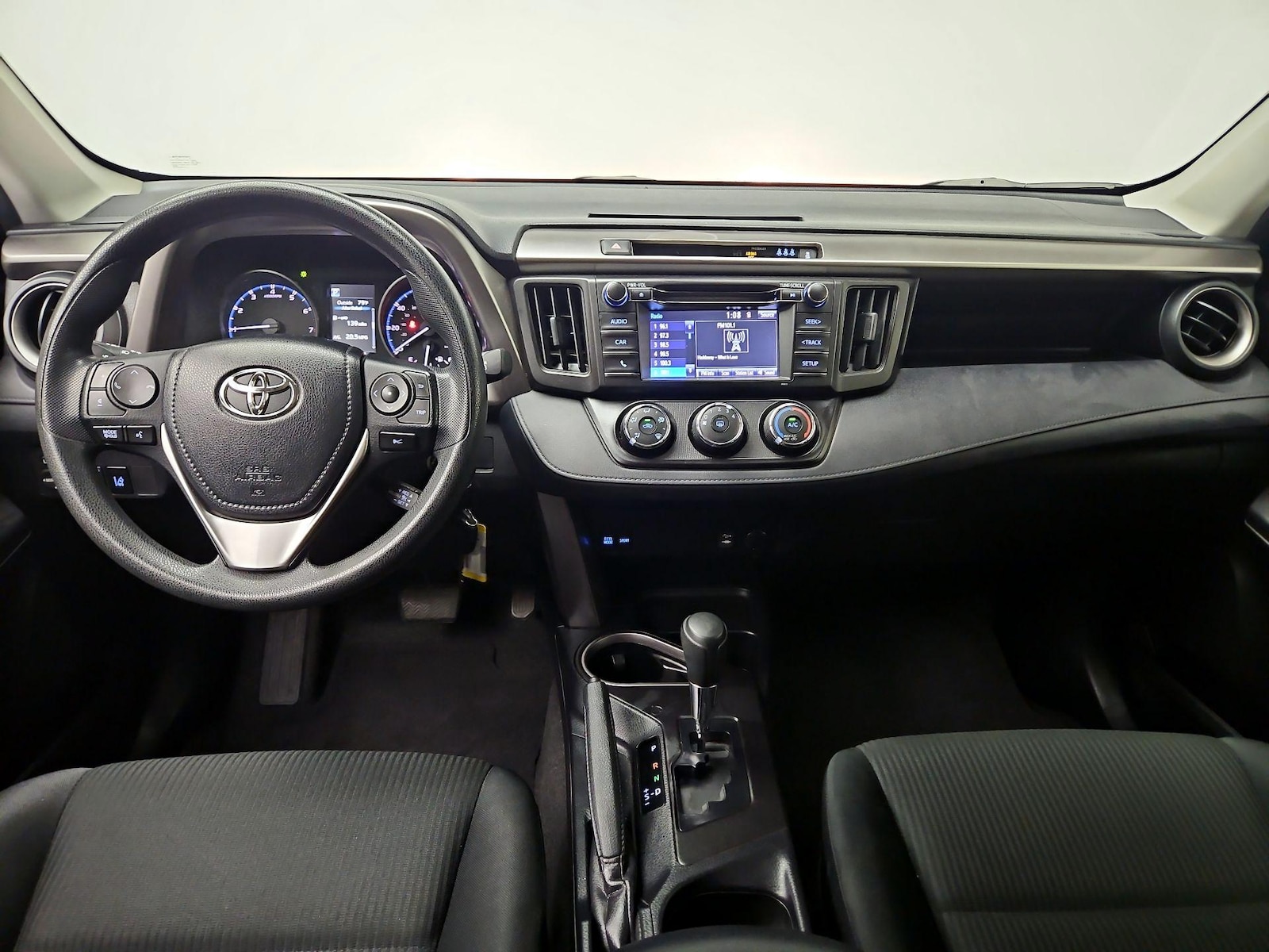 2017 Toyota RAV4 LE - Photo 10