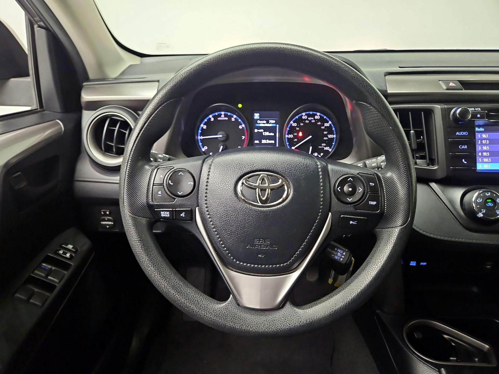 2017 Toyota RAV4 LE - Photo 11