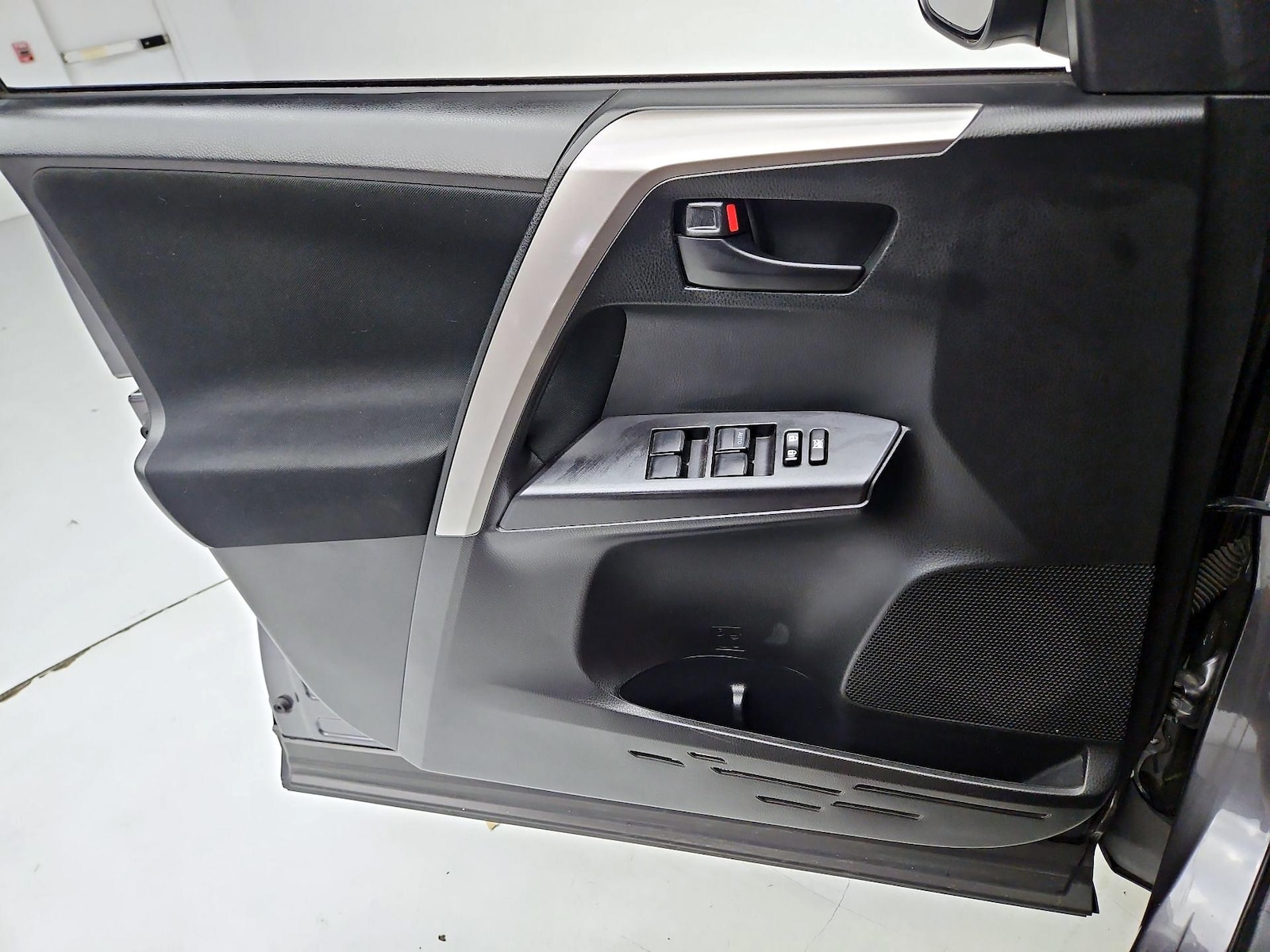 2017 Toyota RAV4 LE - Photo 13