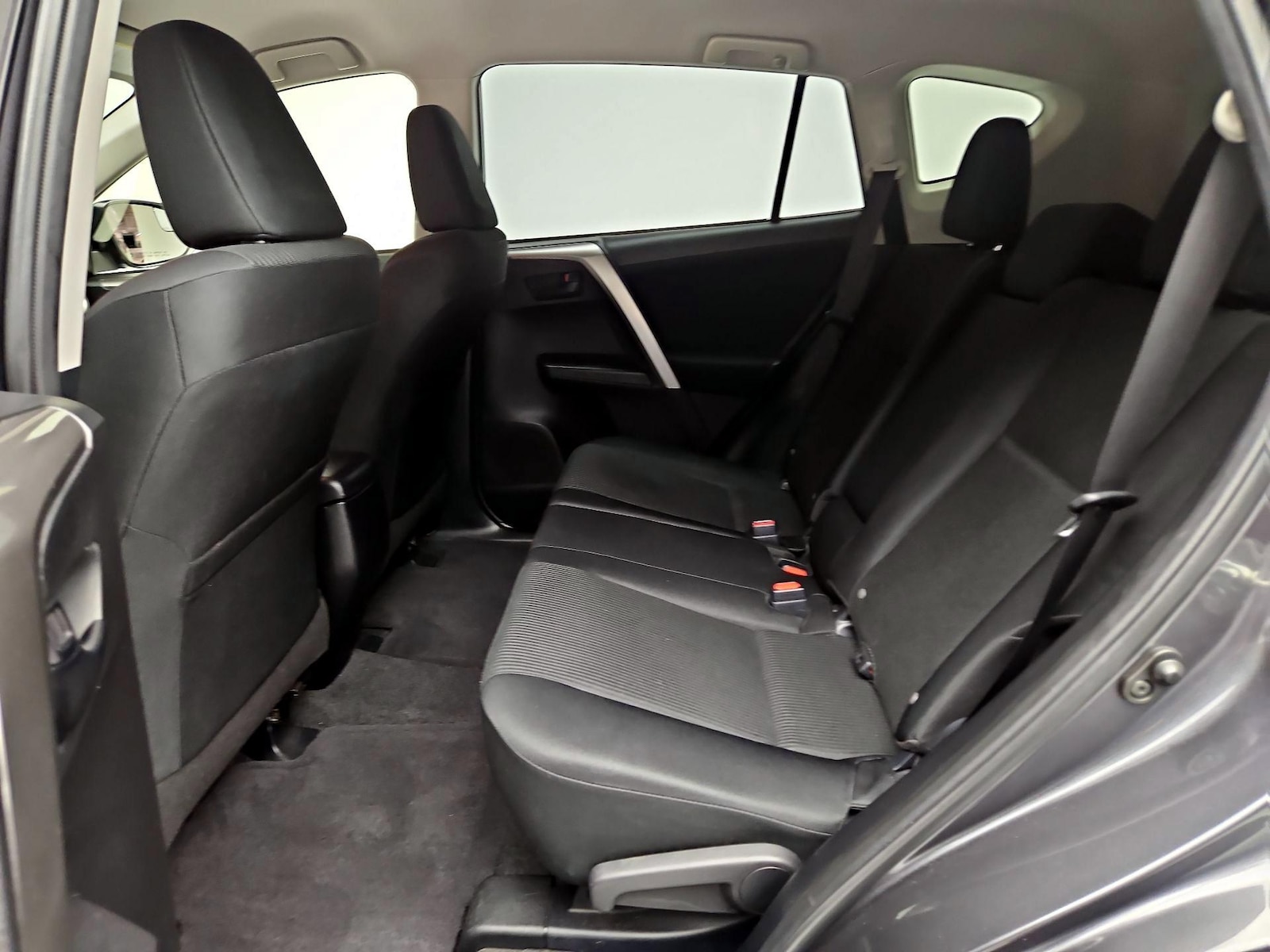 2017 Toyota RAV4 LE - Photo 20