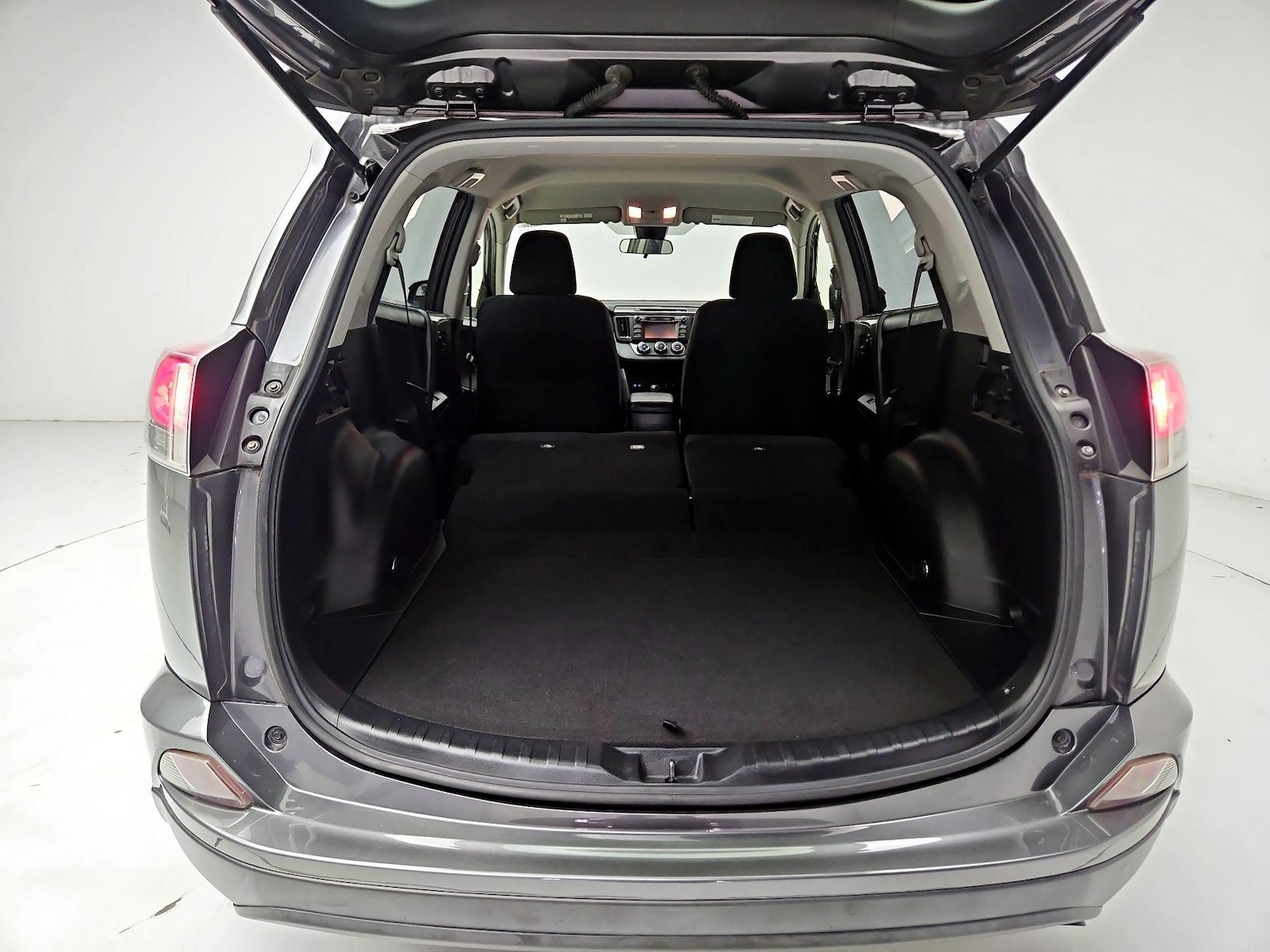 2017 Toyota RAV4 LE - Photo 22