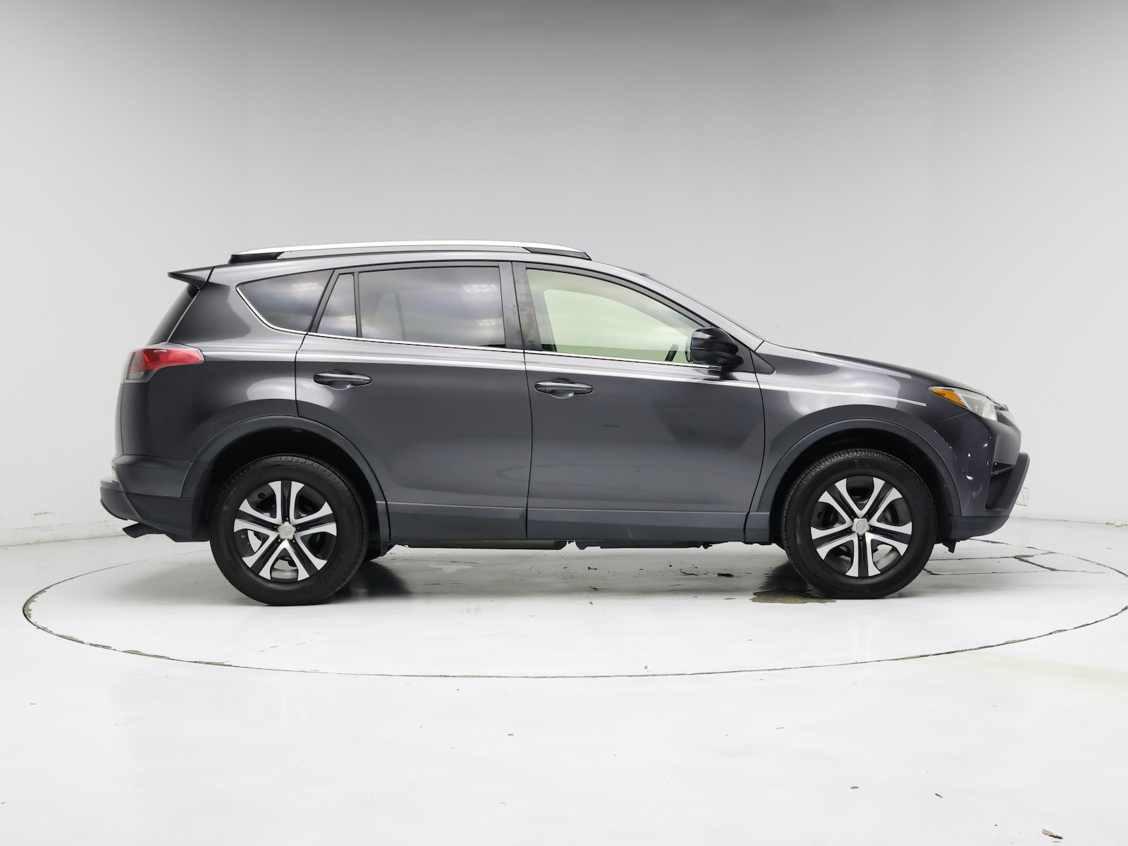 2017 Toyota RAV4 LE - Photo 8