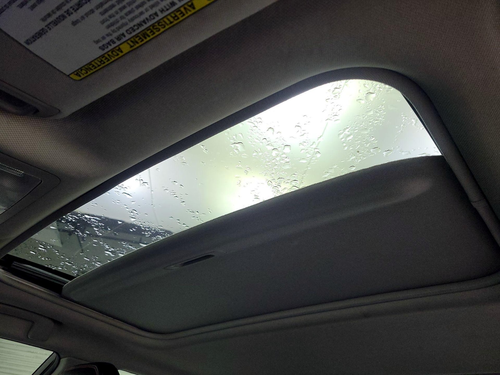 Sunroof(s) & Overhead Airbags