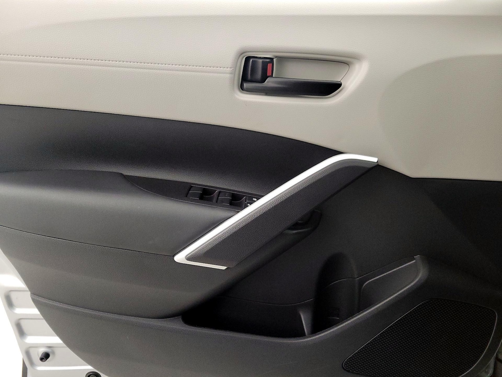 2026 Toyota Corolla Cross L - Photo 13