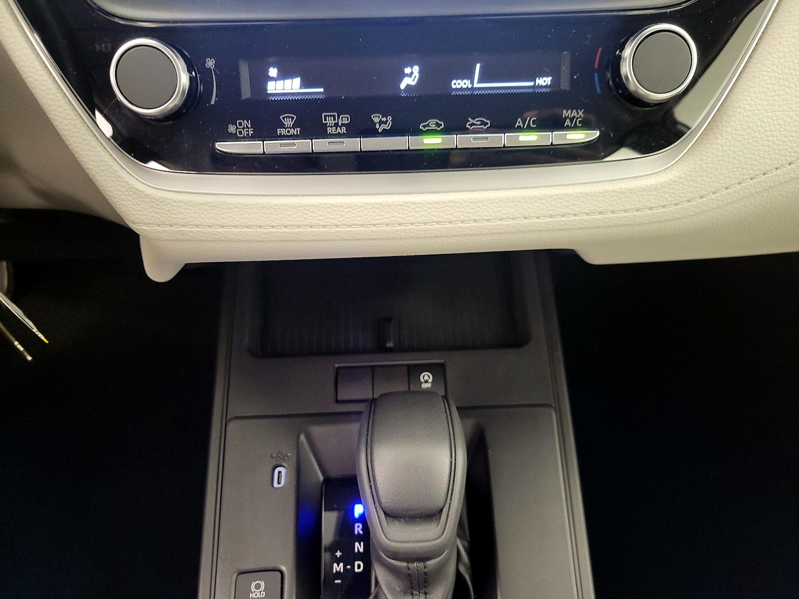 2026 Toyota Corolla Cross L - Photo 16