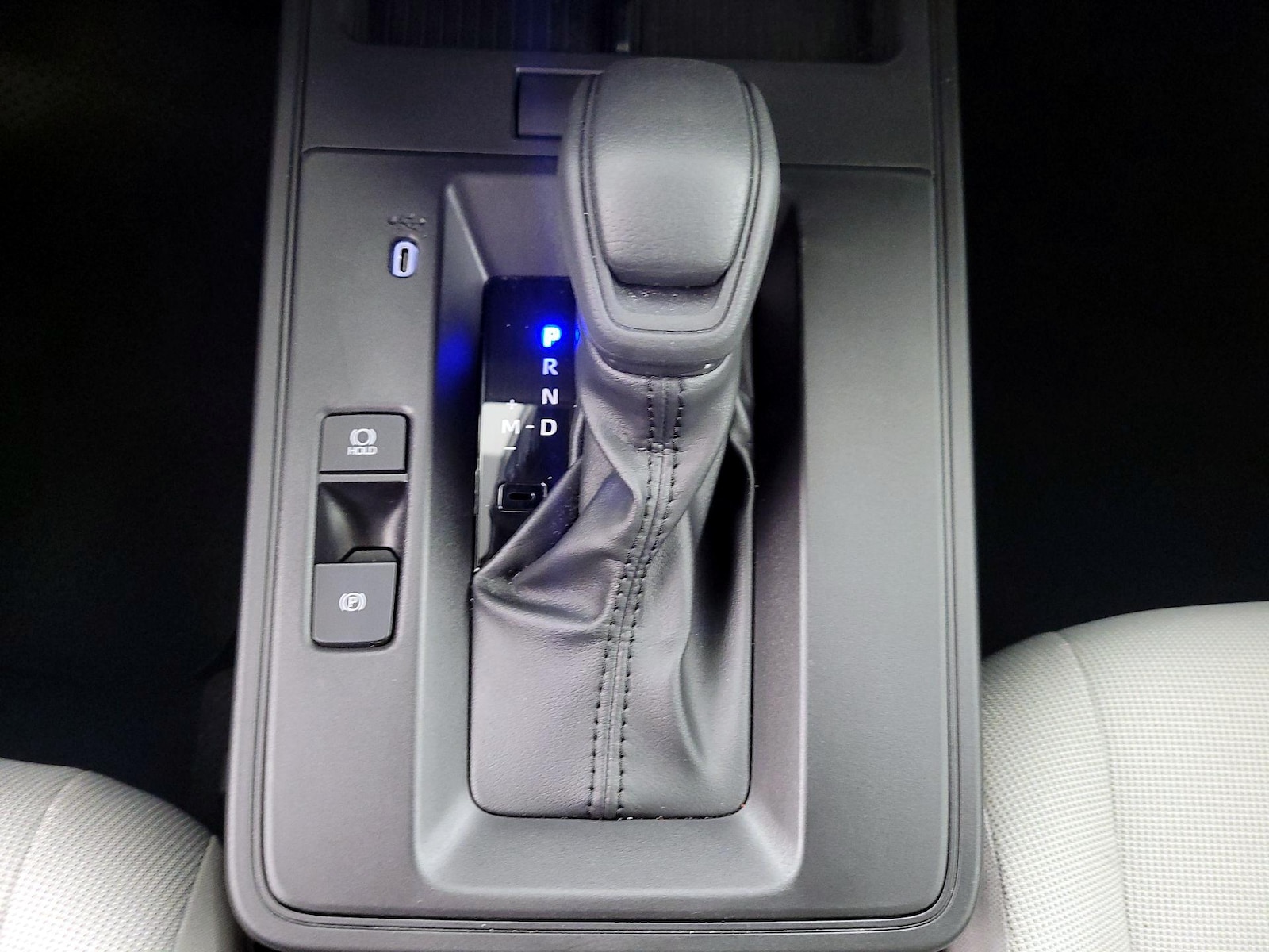 2026 Toyota Corolla Cross L - Photo 17