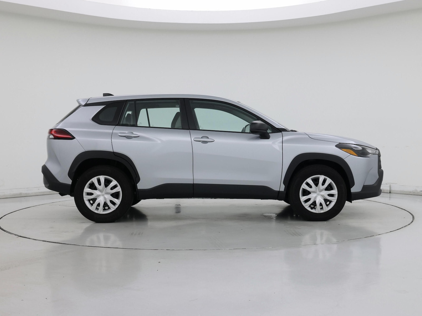 2026 Toyota Corolla Cross L - Photo 8