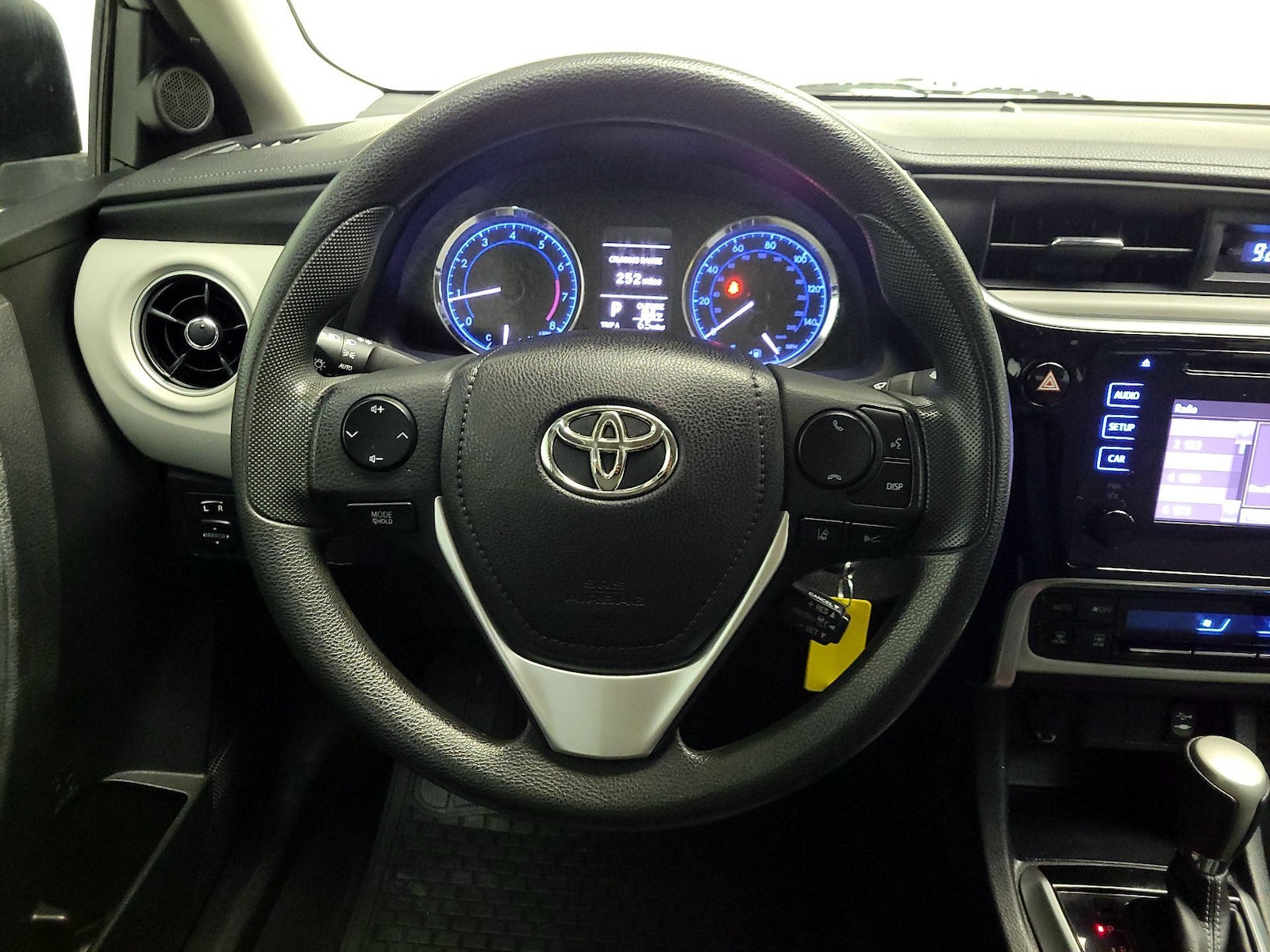 2017 Toyota Corolla LE - Photo 11