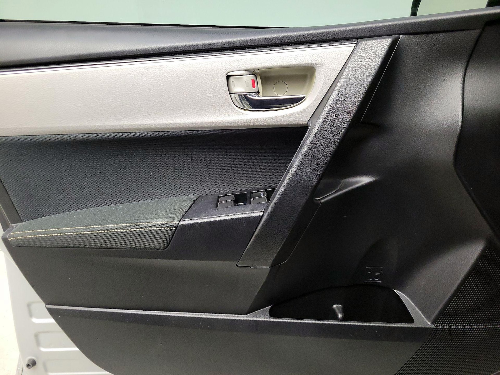 2017 Toyota Corolla LE - Photo 13