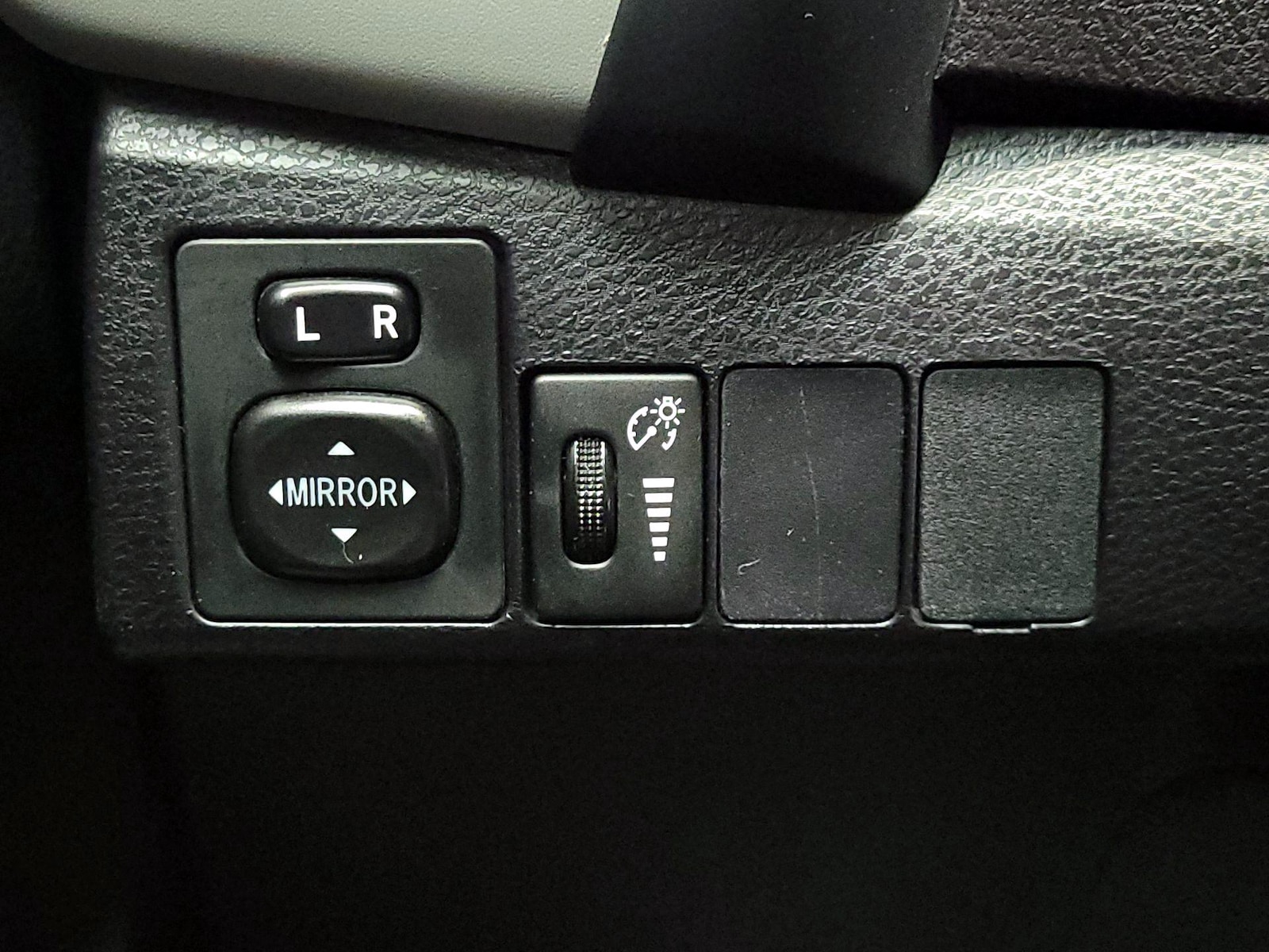 2017 Toyota Corolla LE - Photo 14