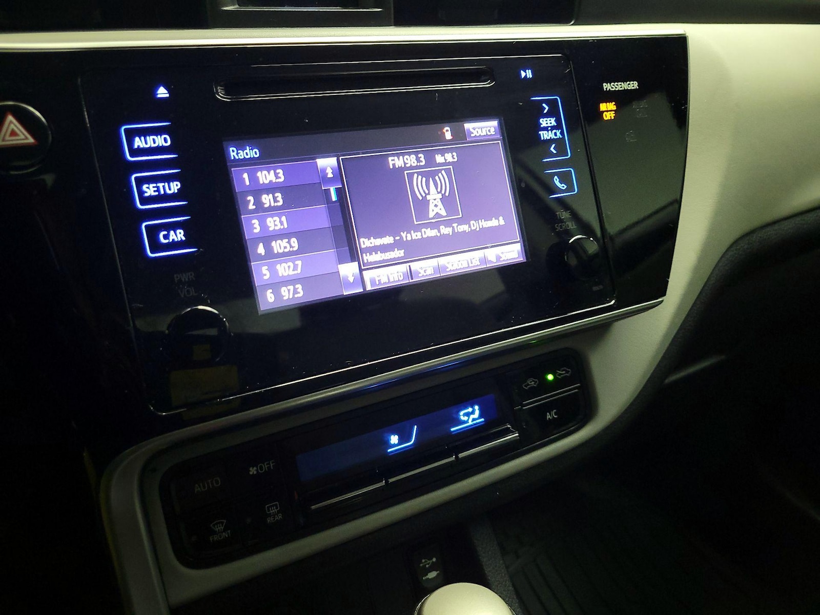 2017 Toyota Corolla LE - Photo 16
