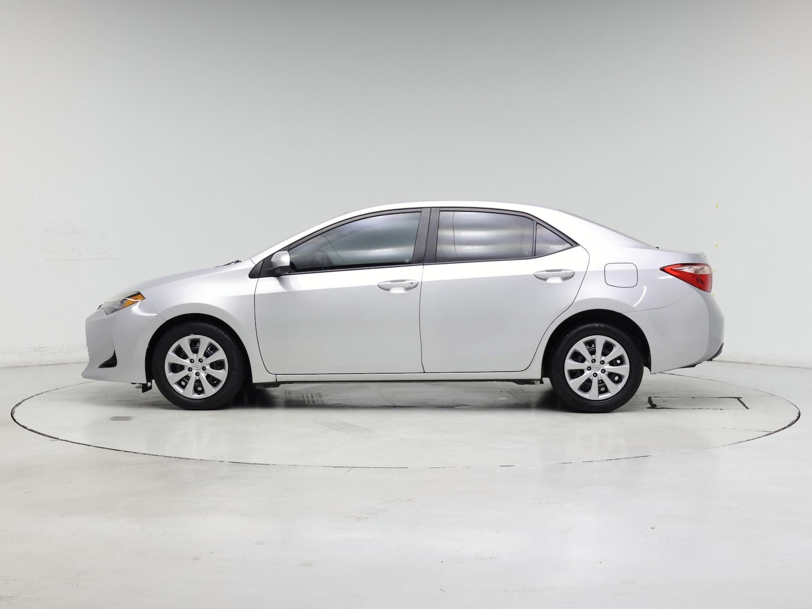 2017 Toyota Corolla LE - Photo 4