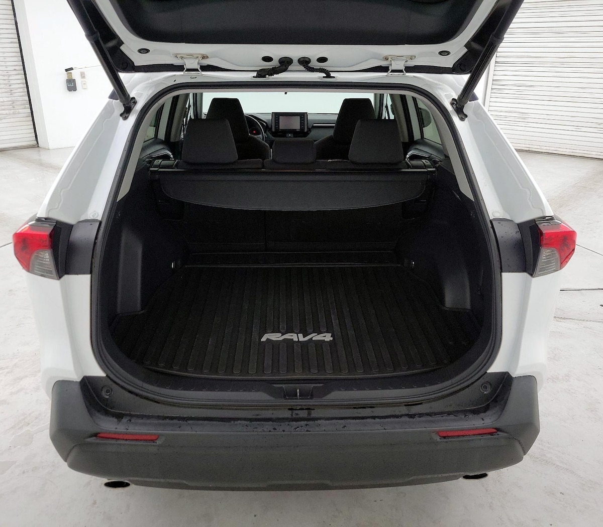 Trunk/Cargo (Seats Up)