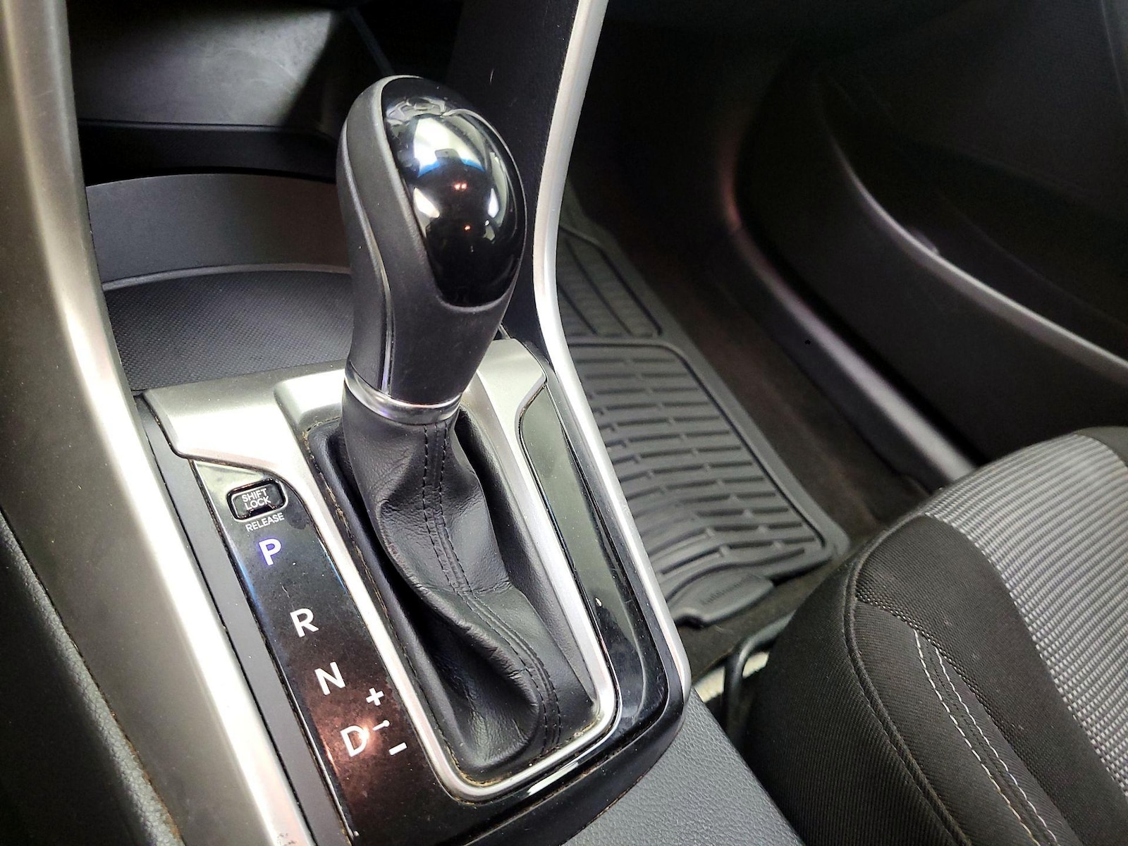 2015 Hyundai Elantra GT Base - Photo 16