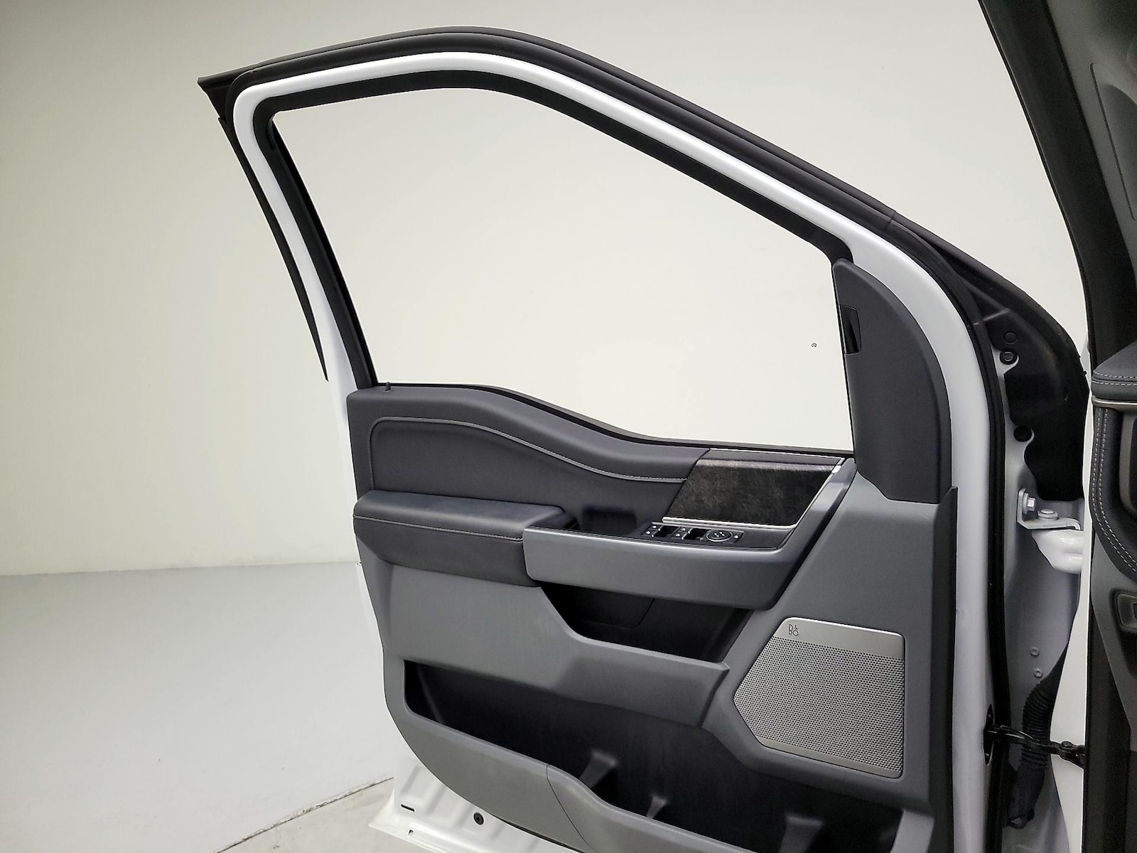 2024 Ford F-150 Lightning Flash - Photo 13