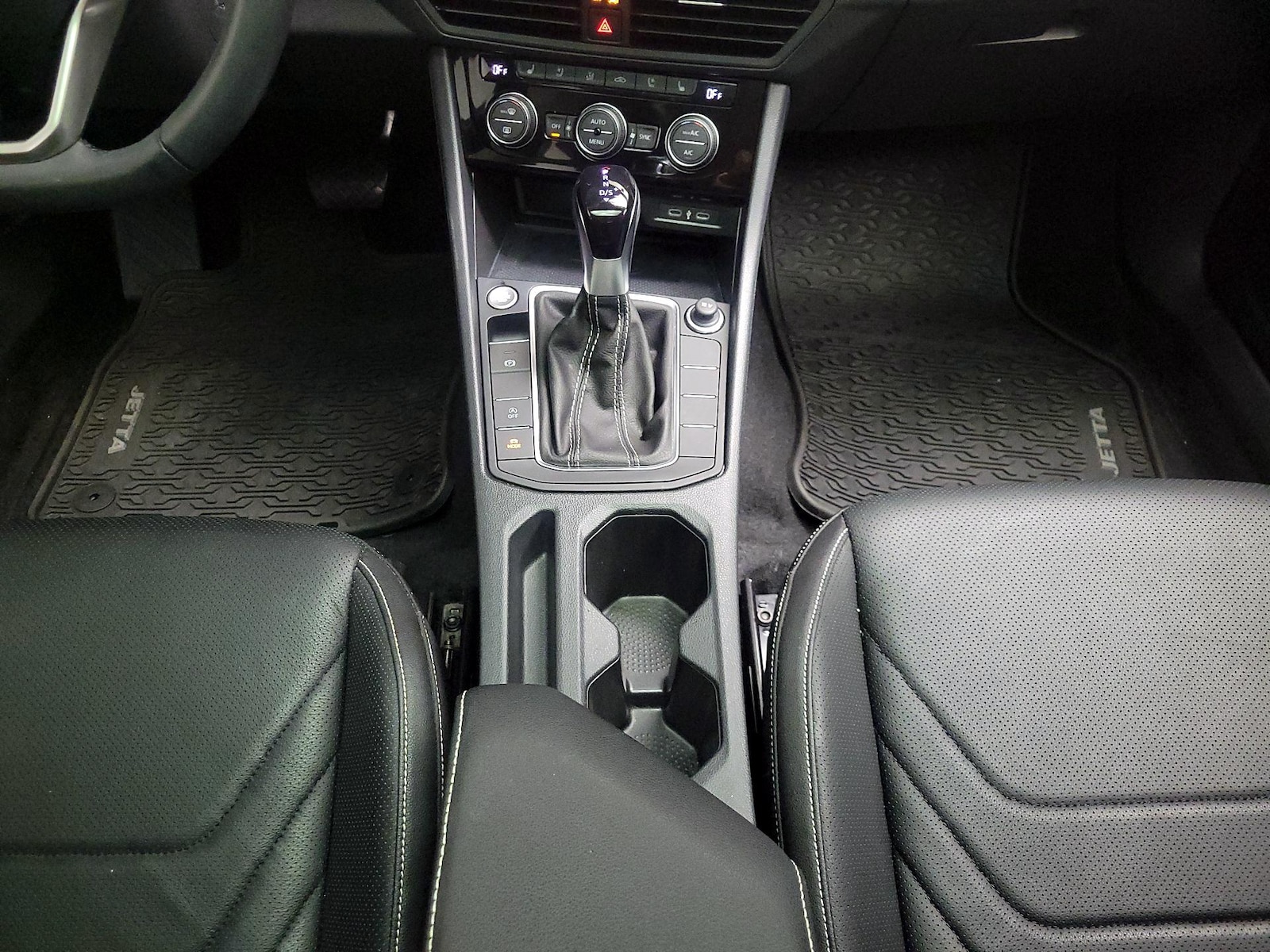 2024 Volkswagen Jetta SEL - Photo 18