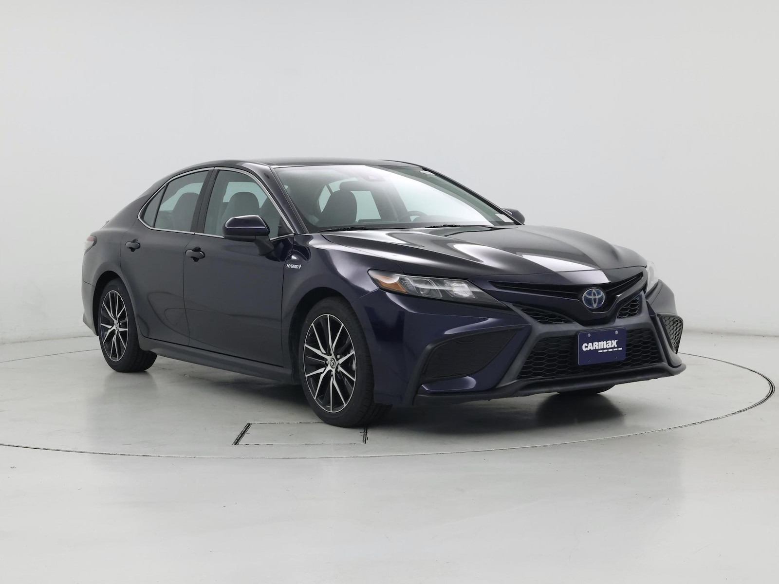 2021 Toyota Camry SE - Photo 2