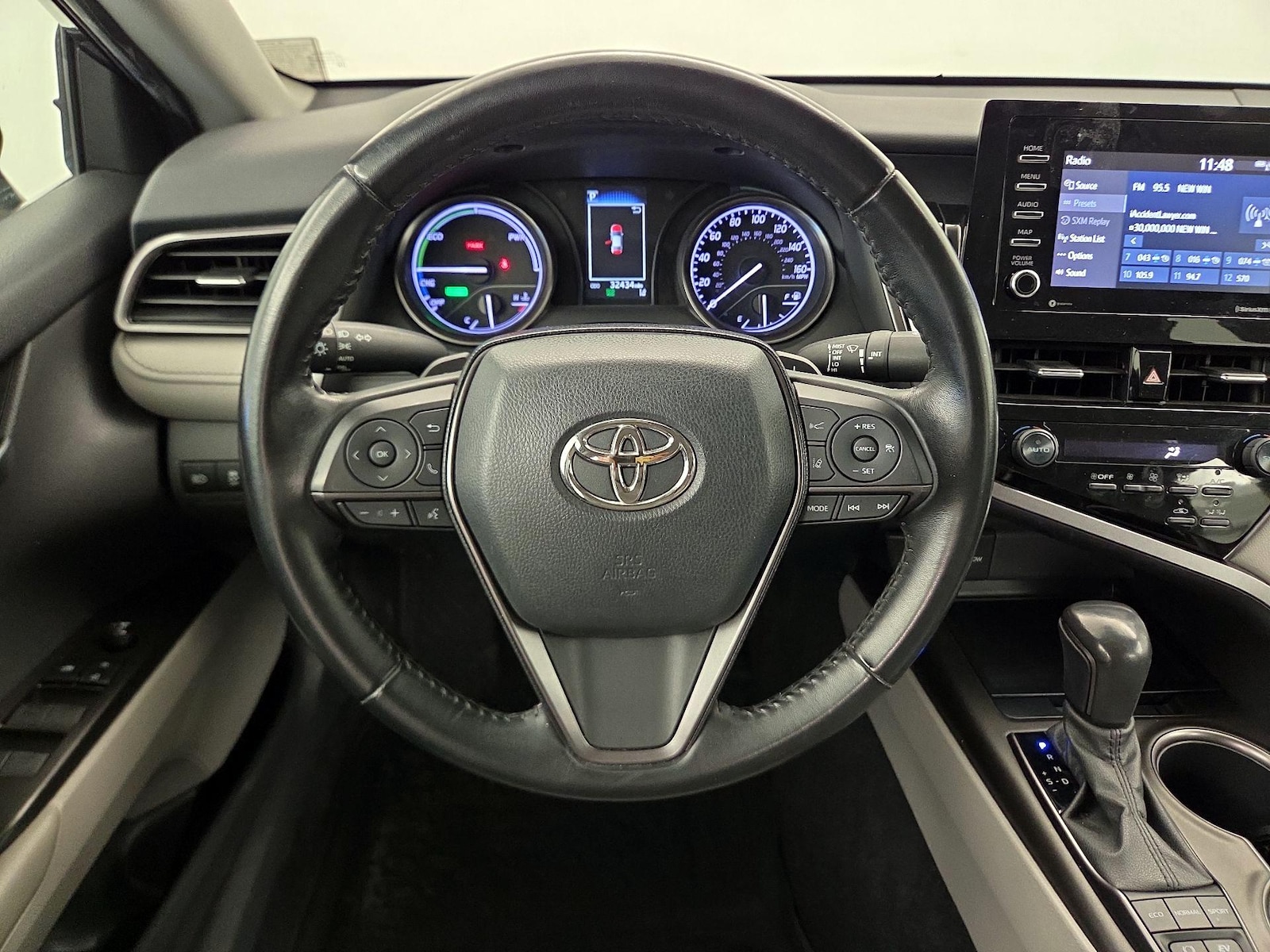 2021 Toyota Camry SE - Photo 11