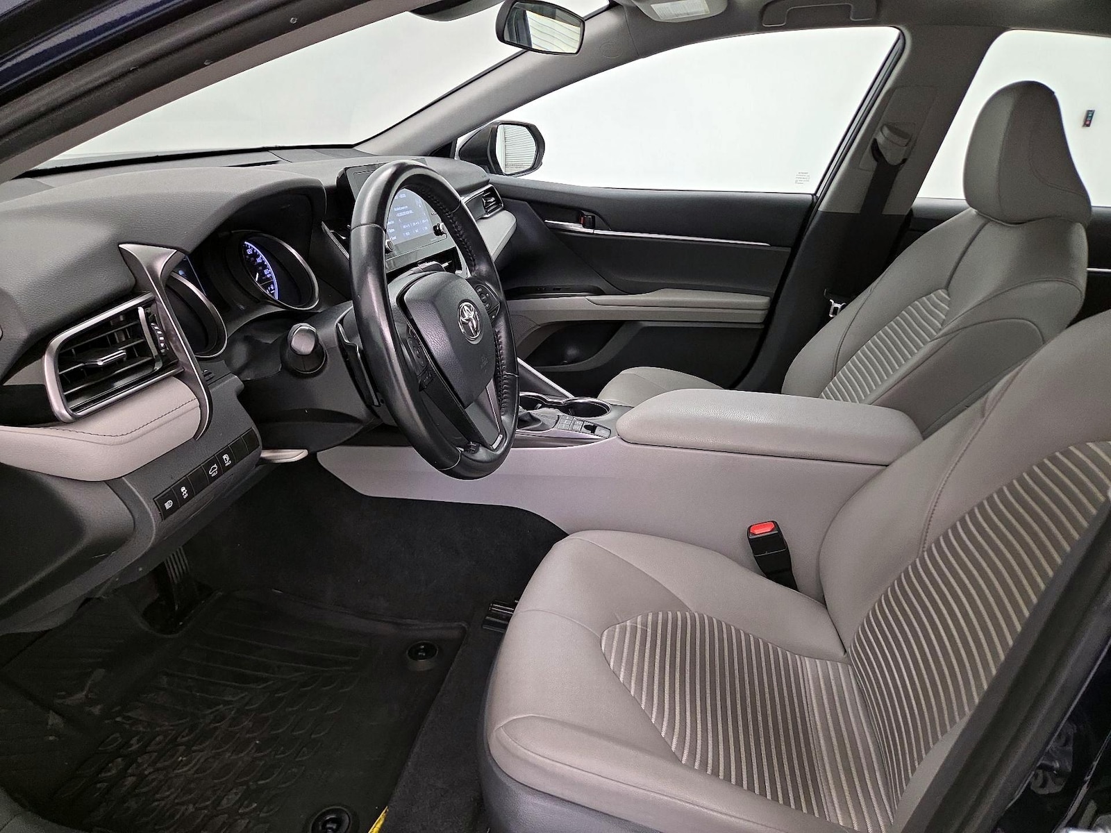 2021 Toyota Camry SE - Photo 12