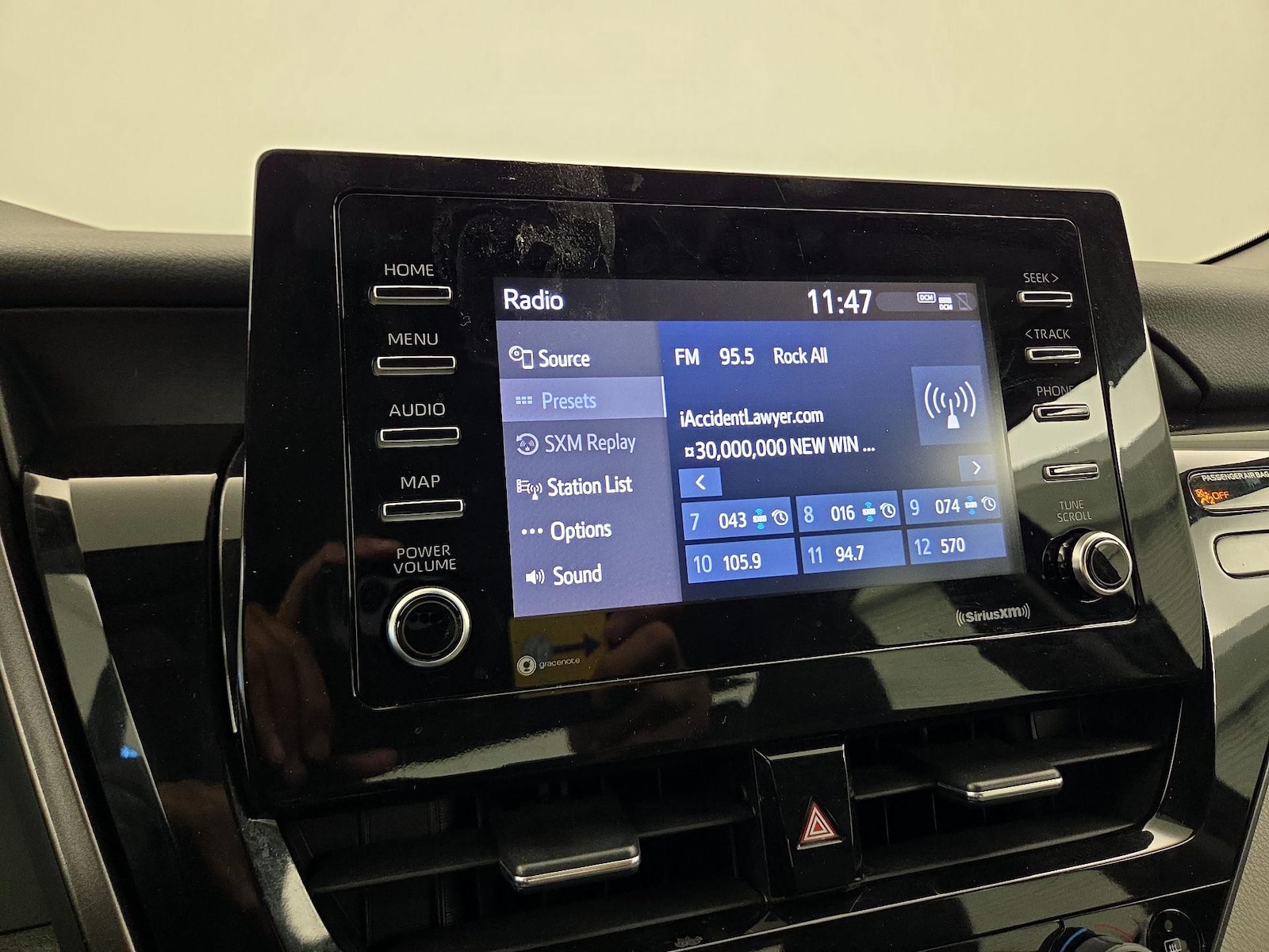 2021 Toyota Camry SE - Photo 16