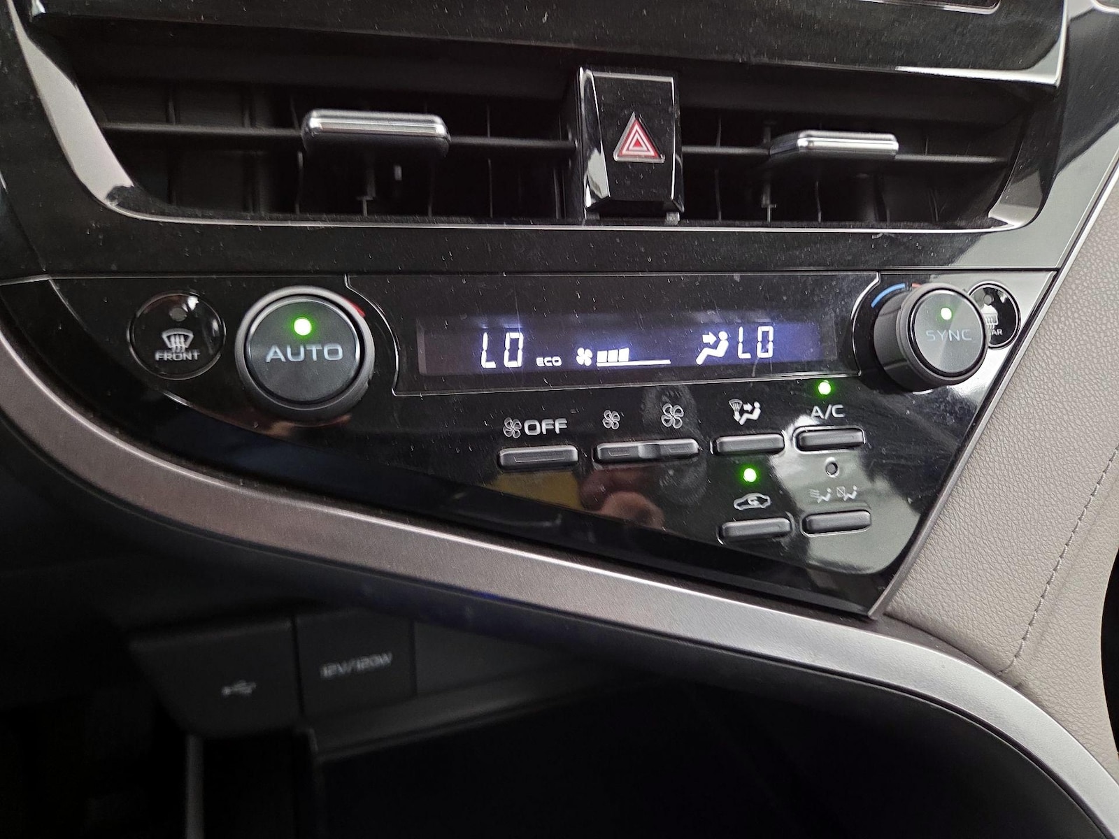 2021 Toyota Camry SE - Photo 17
