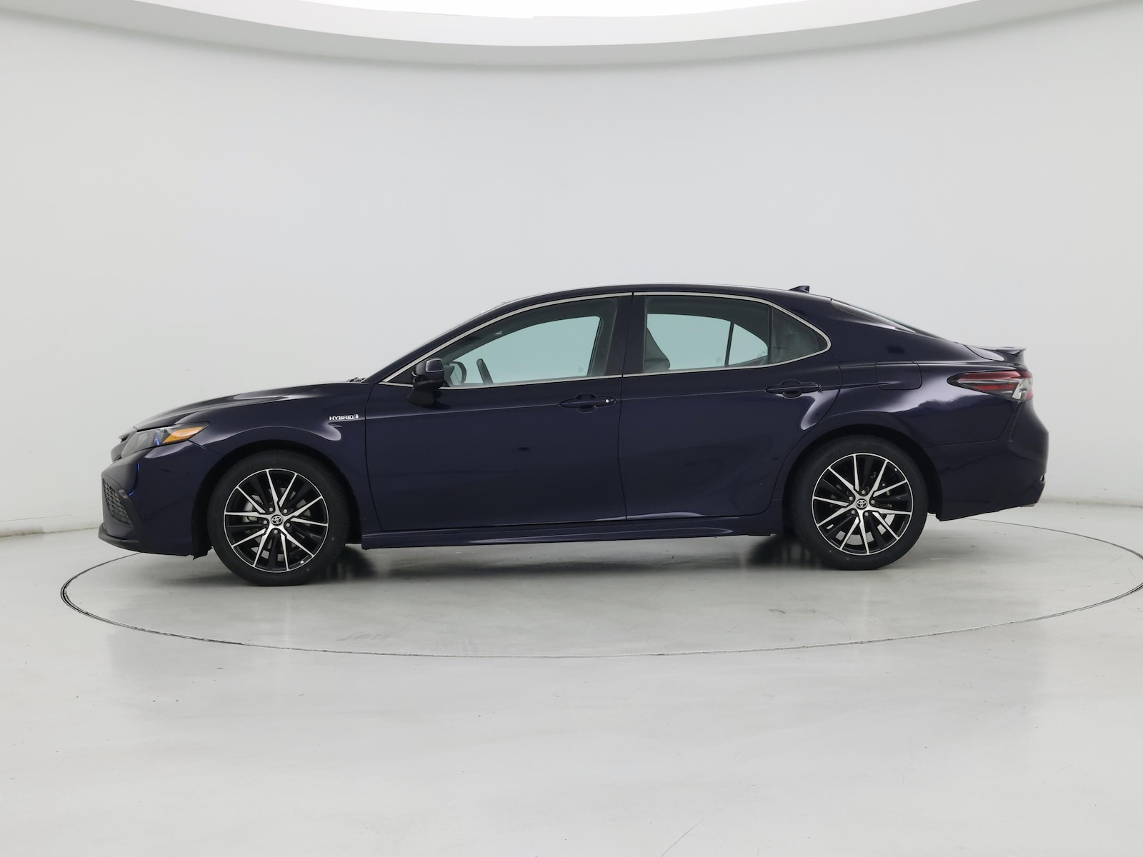 2021 Toyota Camry SE - Photo 4