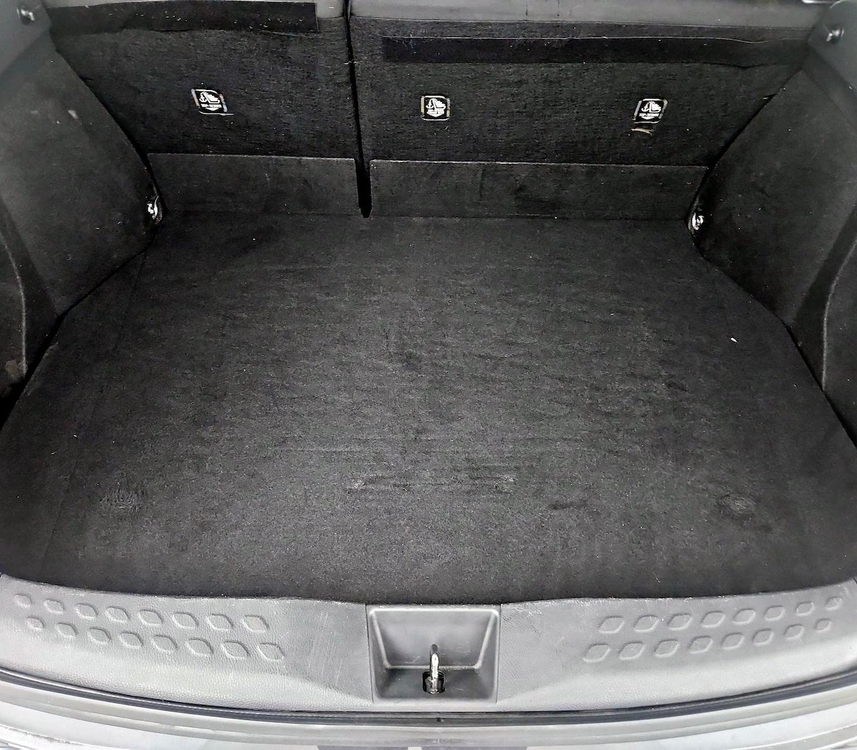 Trunk/Cargo (Seats Up)