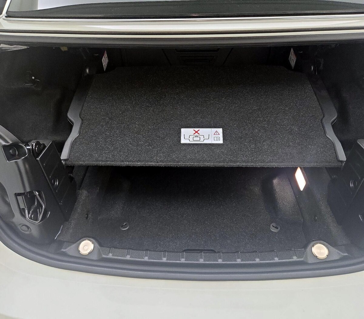 Trunk/Cargo (Seats Up)