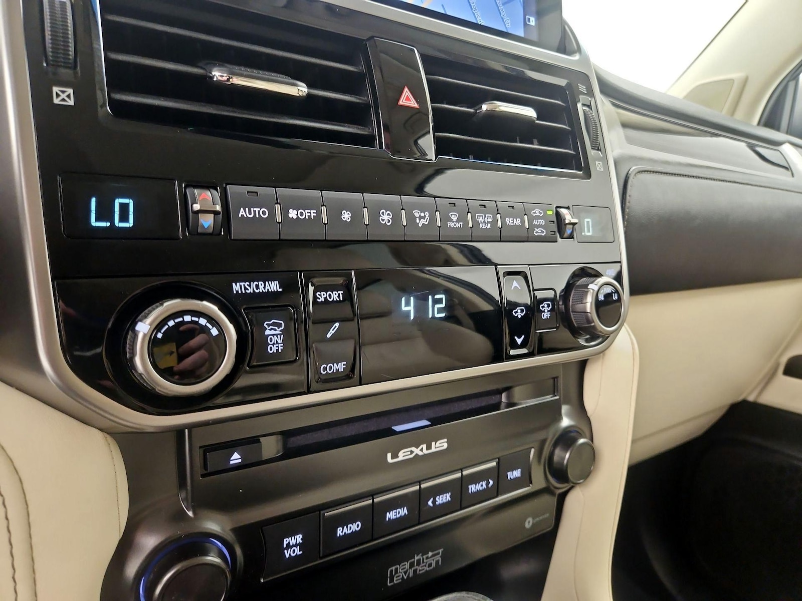 2023 Lexus GX LUXURY - Photo 18