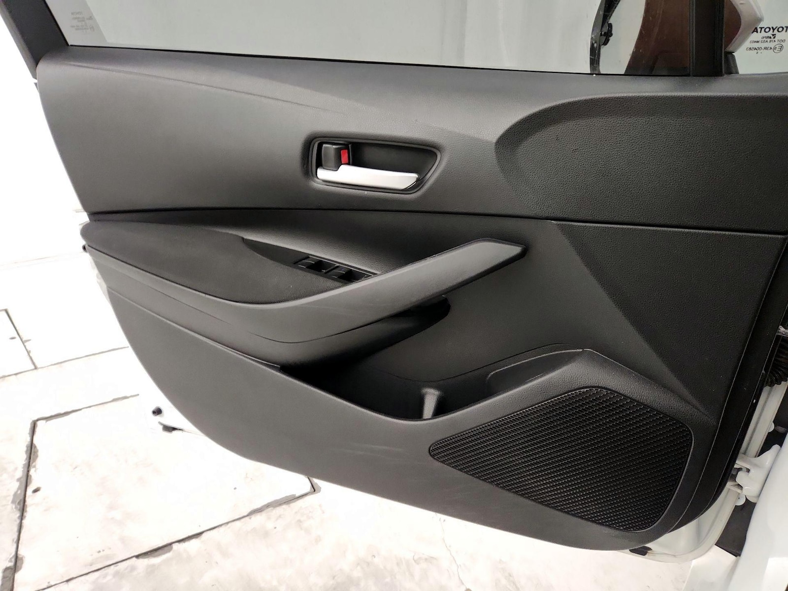2020 Toyota Corolla LE - Photo 11