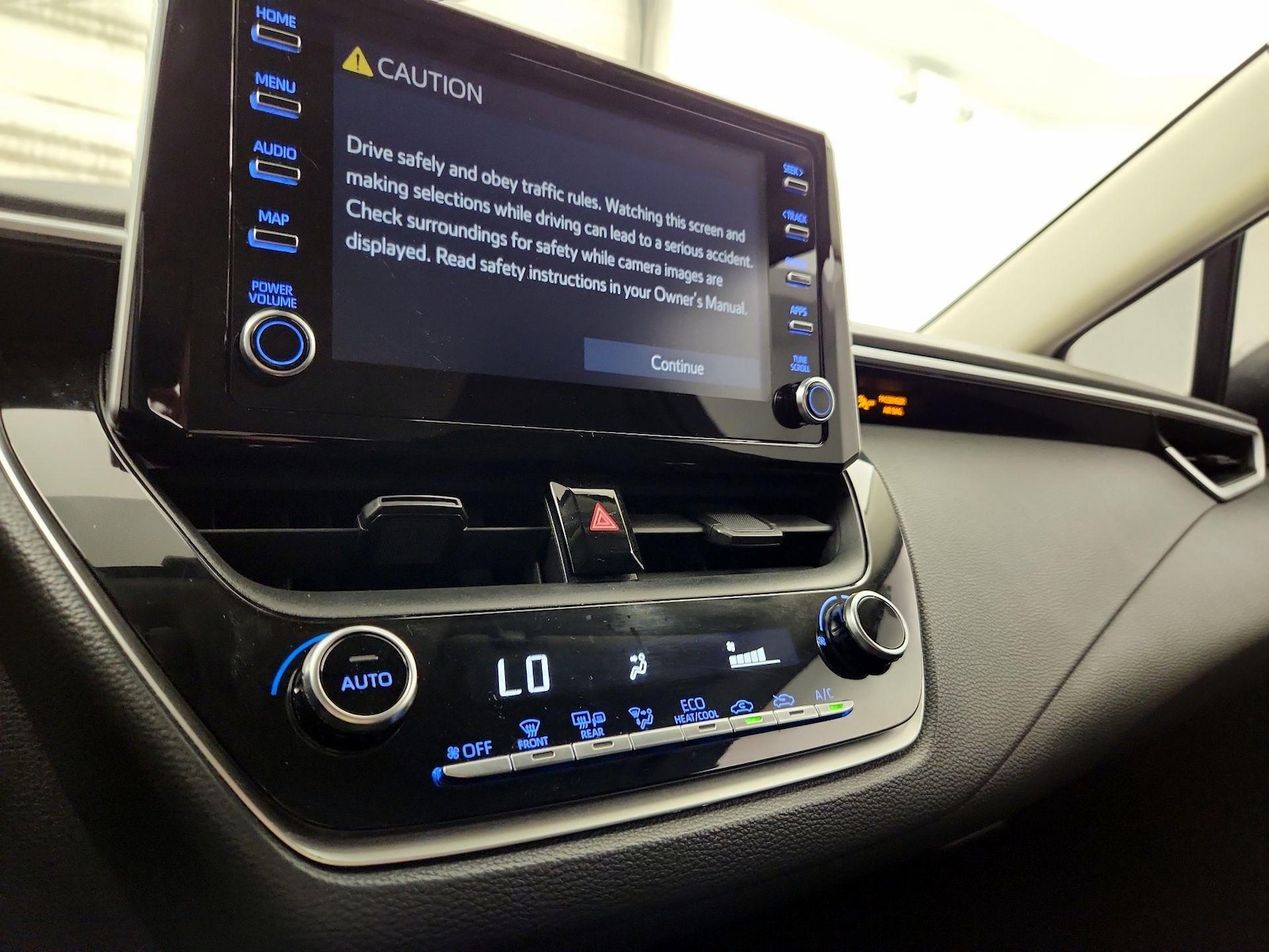 2020 Toyota Corolla LE - Photo 15