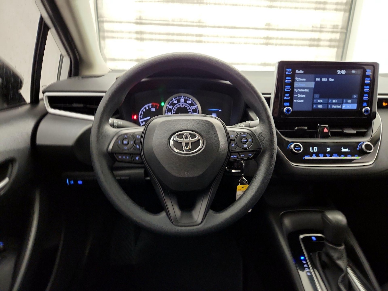 2020 Toyota Corolla LE - Photo 9