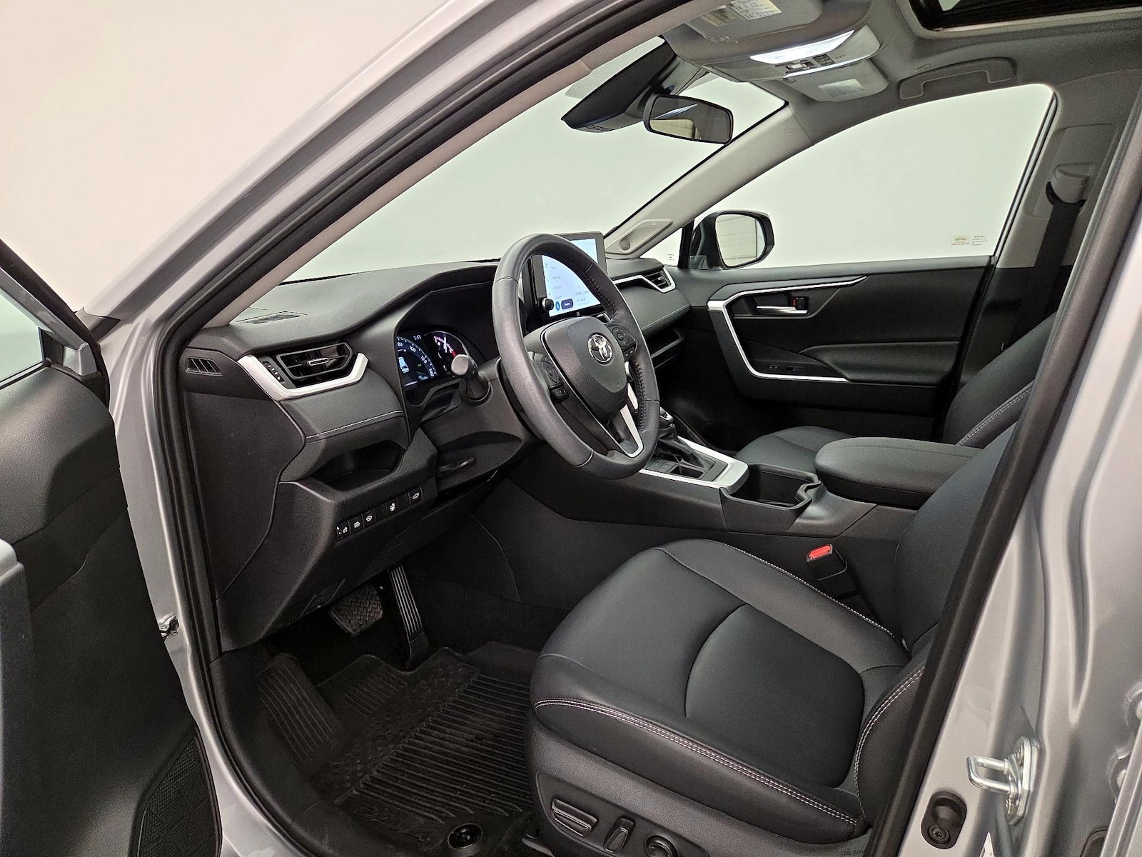 2025 Toyota RAV4 XLE Premium - Photo 12