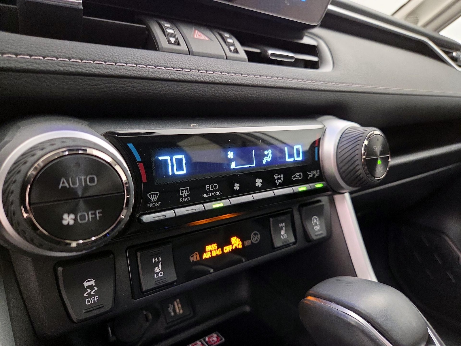 2025 Toyota RAV4 XLE Premium - Photo 17